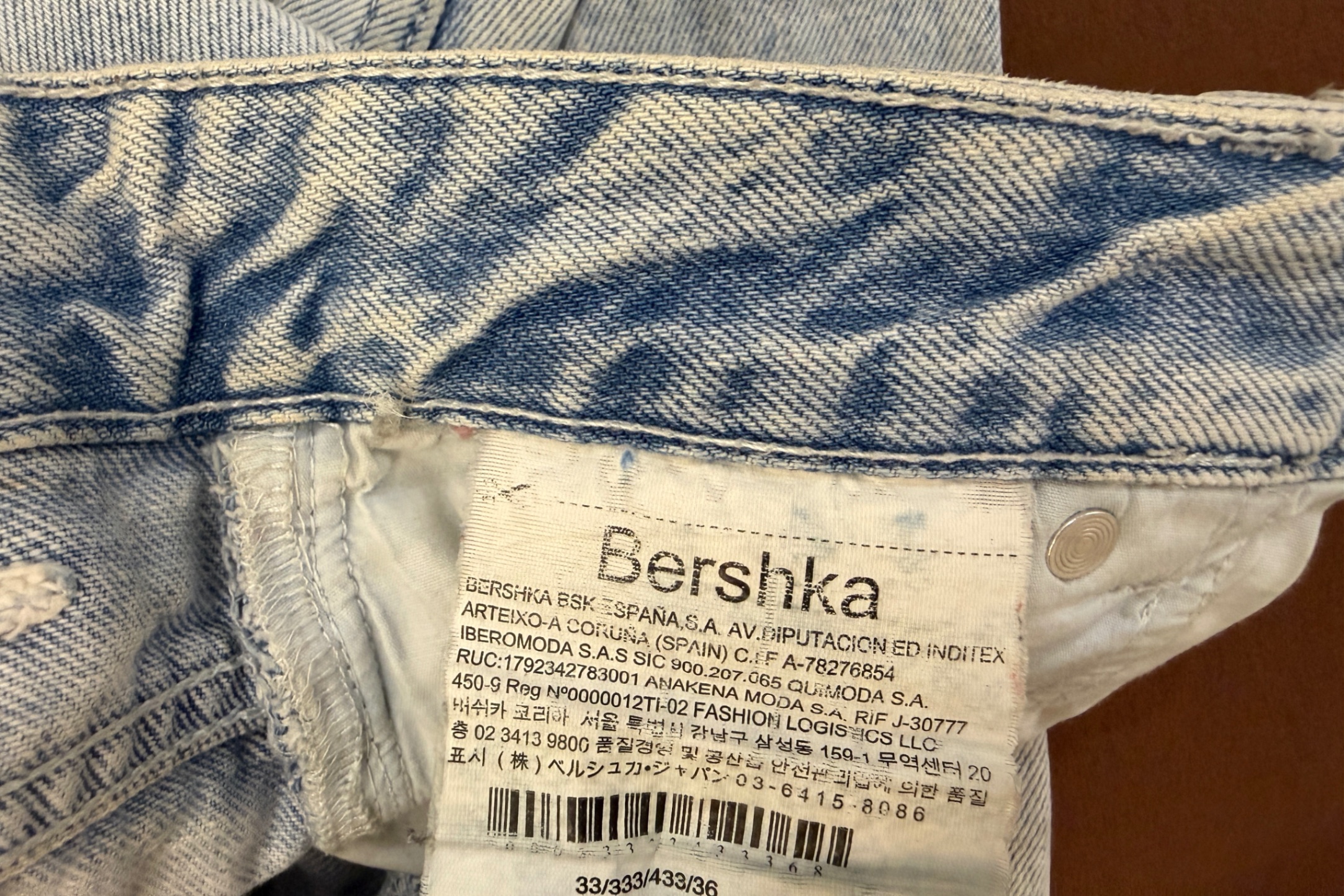 Straight fit jeans — pre-loved Bottoms on Slayyitt