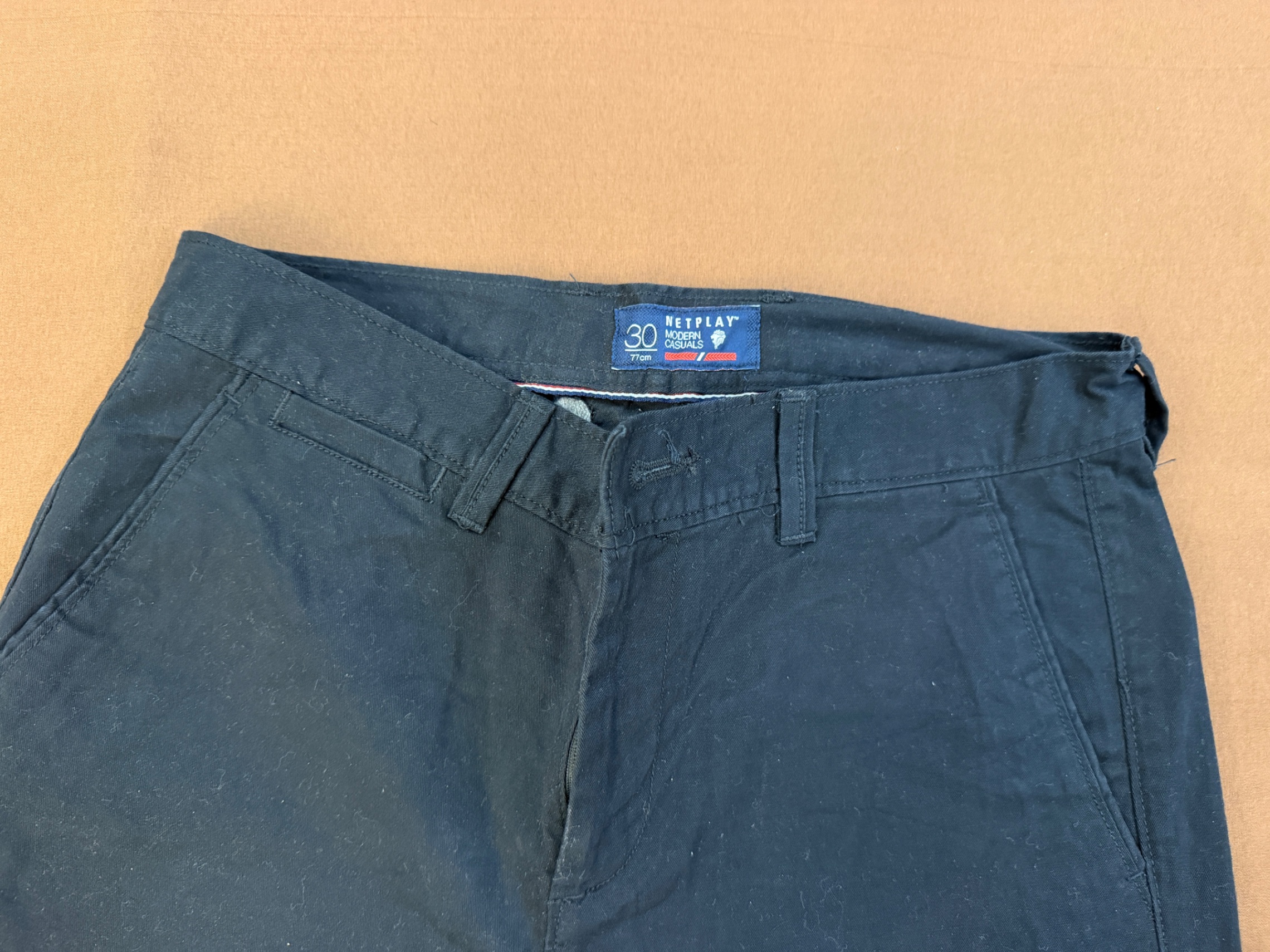 Black trousers — pre-loved Bottoms on Slayyitt