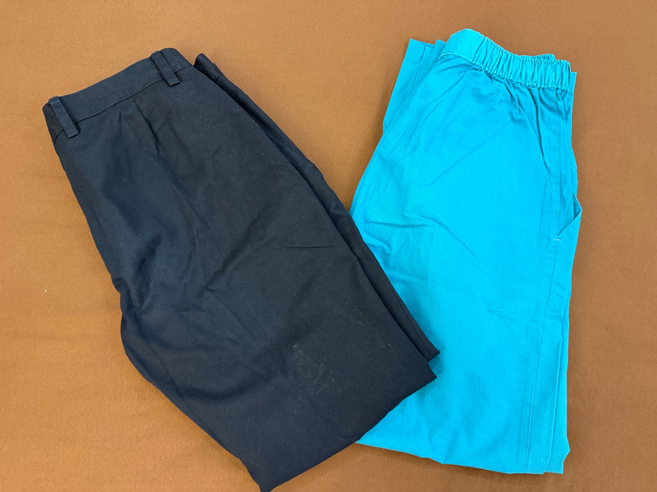 Pair of 2 trousers — pre-loved Bottoms on Slayyitt