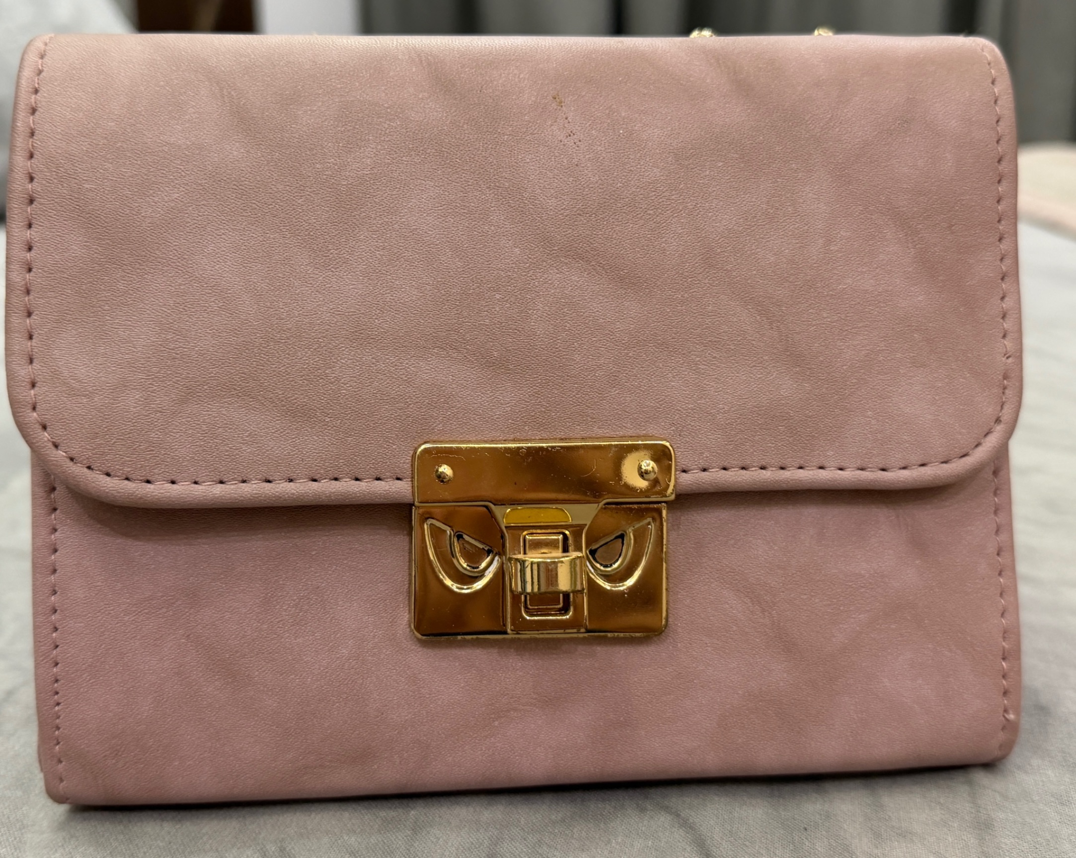 Pink sling bag — pre-loved Accessories on Slayyitt