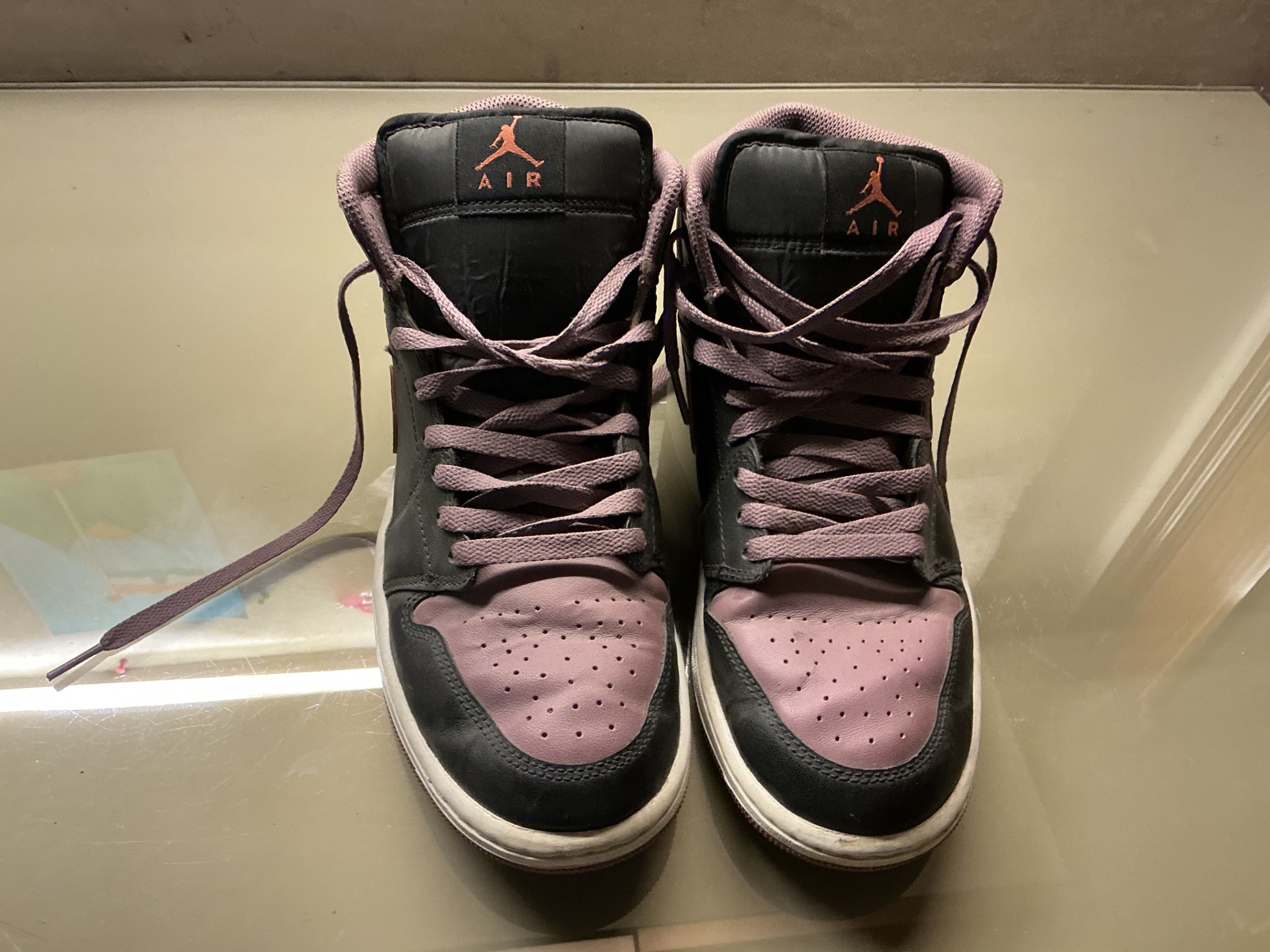 Air Jordan 1 se mid — pre-loved Footwear on Slayyitt