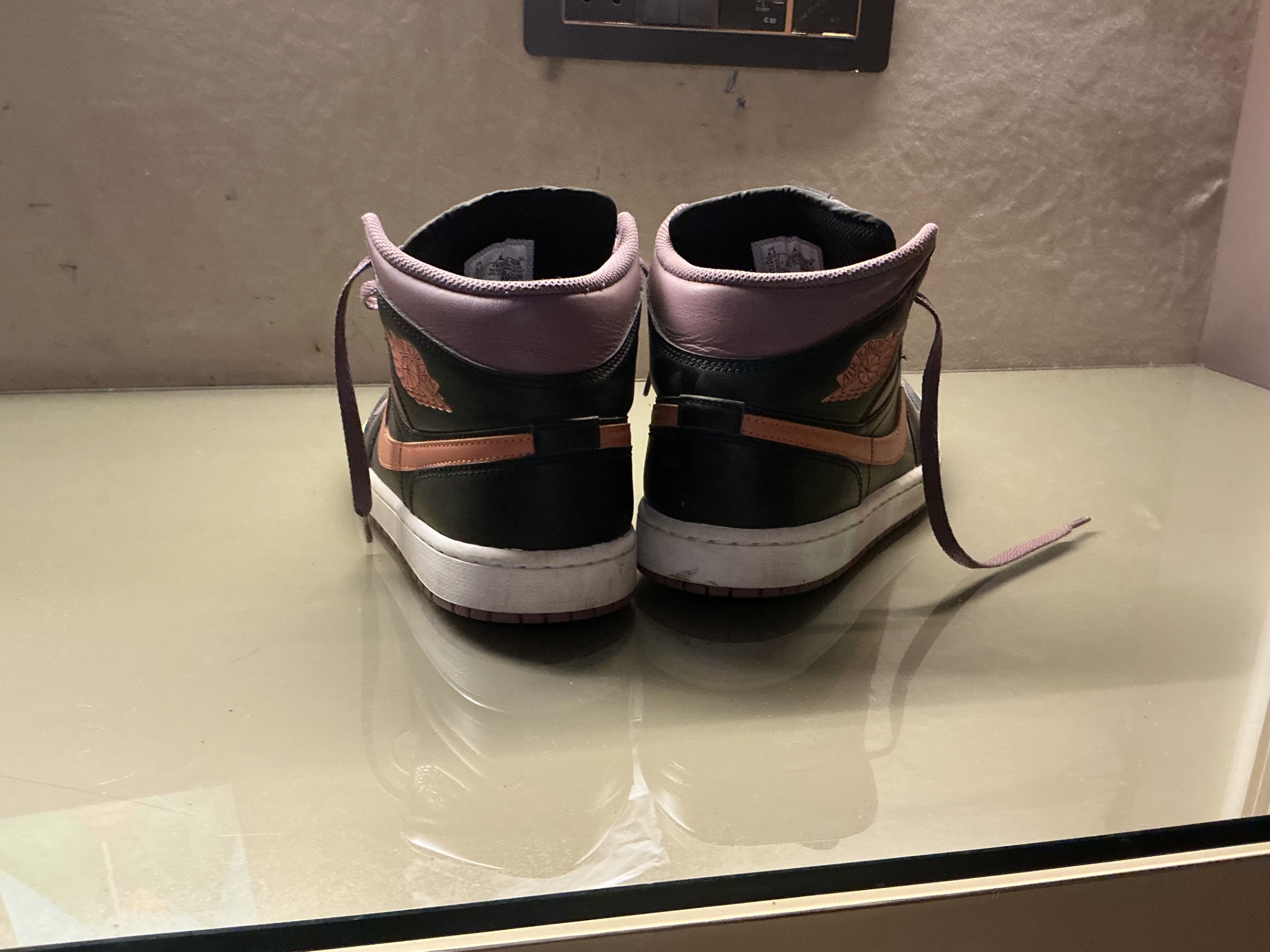 Air Jordan 1 se mid — pre-loved Footwear on Slayyitt