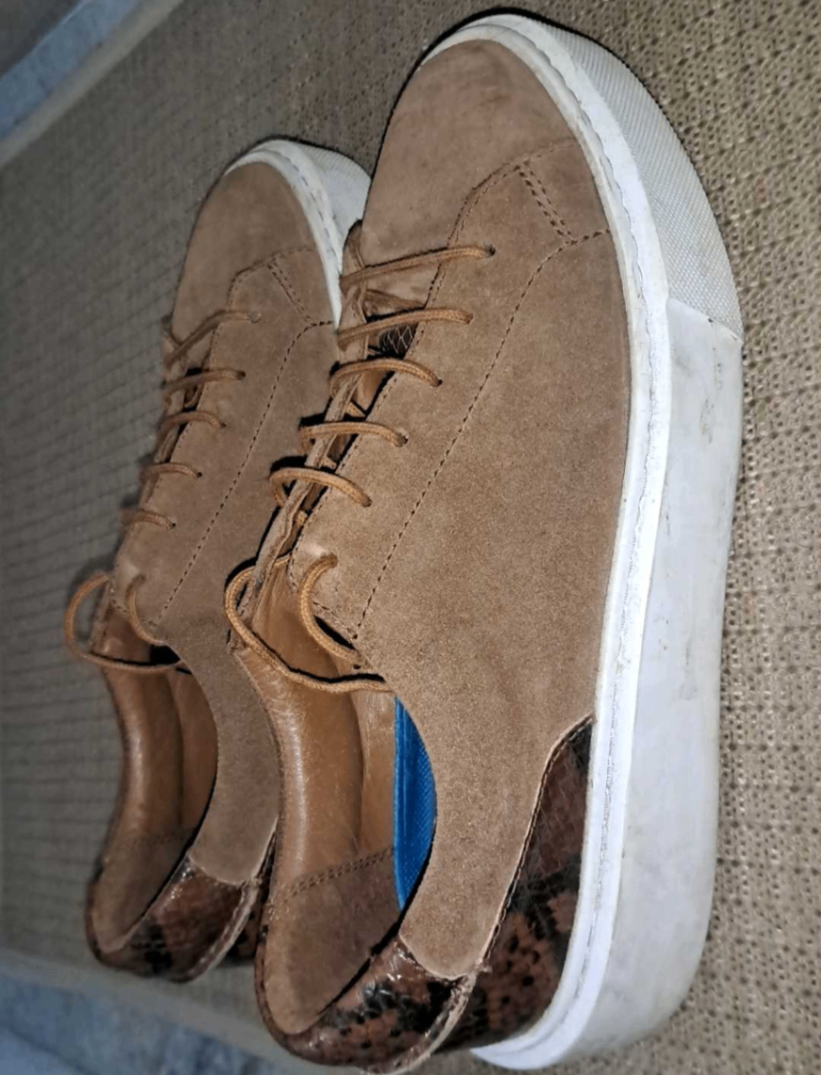 Clarks leather sneakers — pre-loved Footwear on Slayyitt