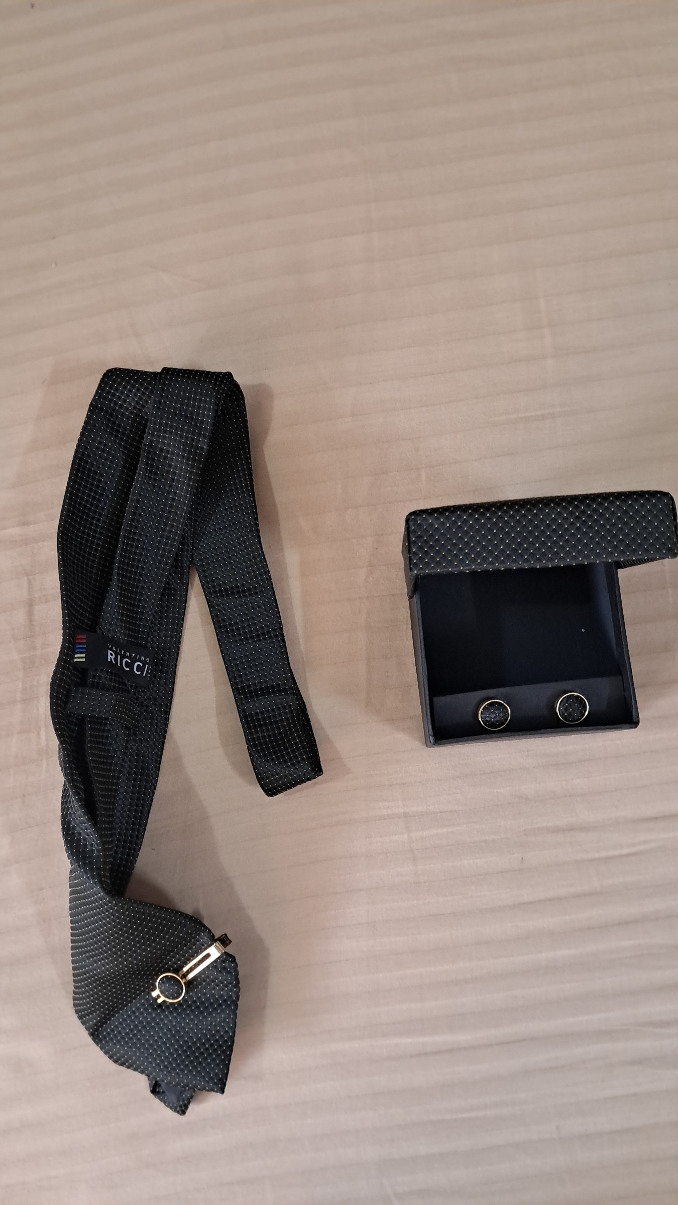 Valentino Ricci cufflinks, Tie and Tie pin — pre-loved Accessories on Slayyitt