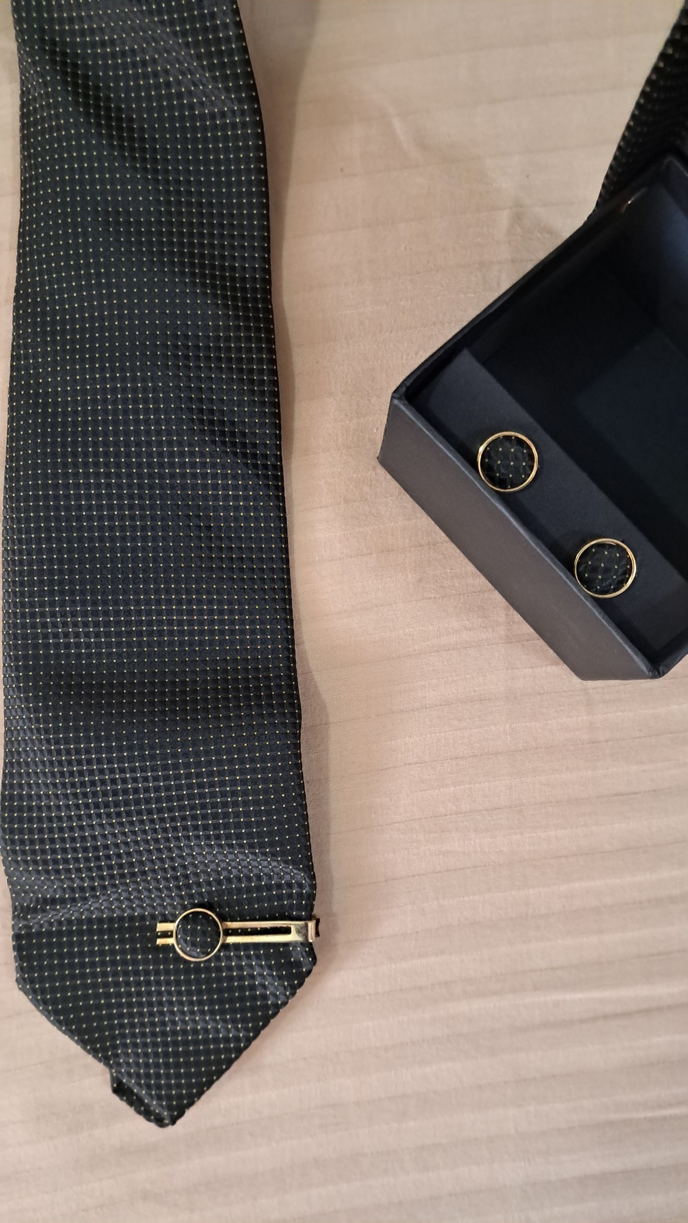 Valentino Ricci cufflinks, Tie and Tie pin — pre-loved Accessories on Slayyitt