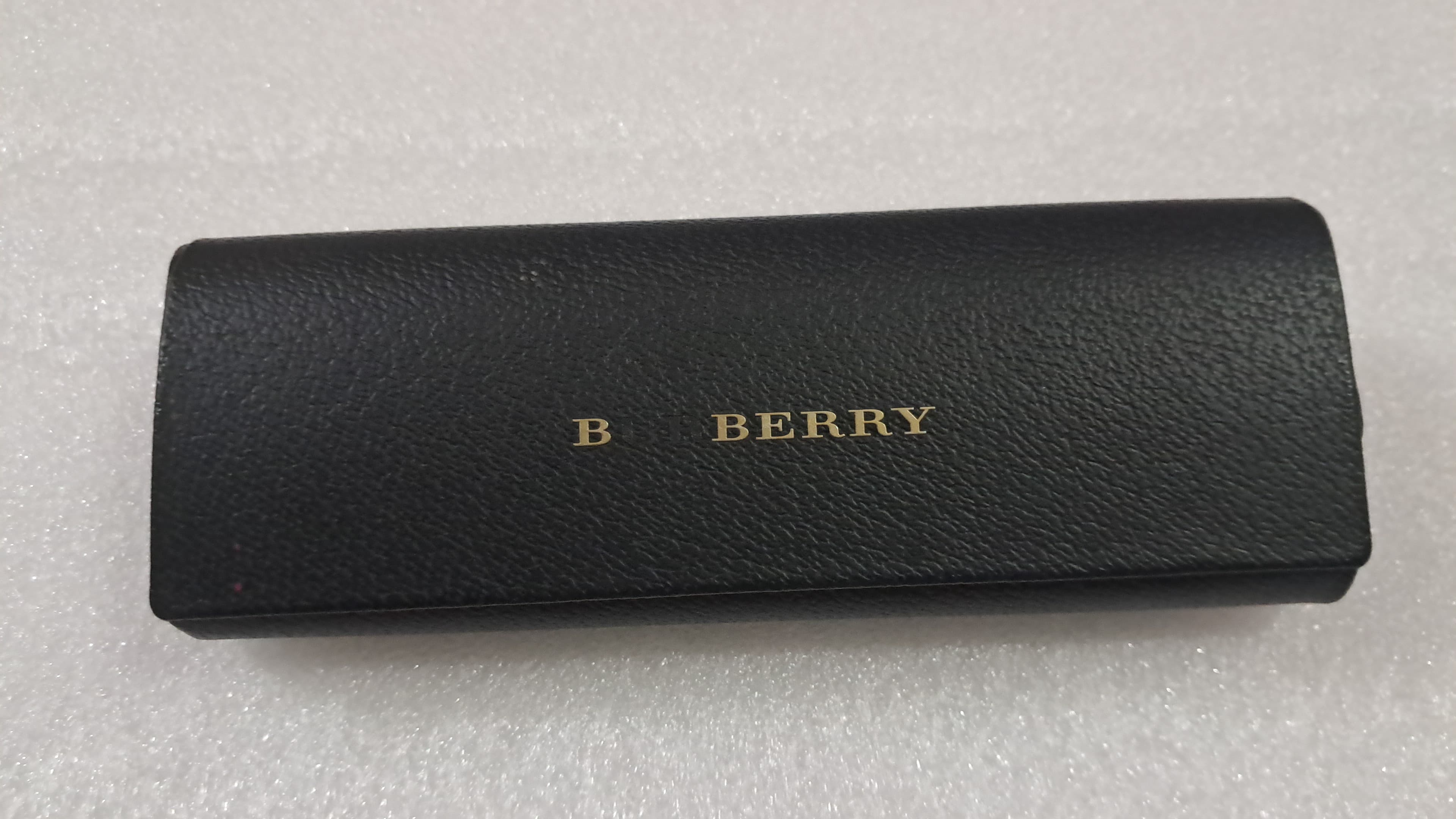 Burberry leather  specs case ( no specs) — pre-loved Accessories on Slayyitt