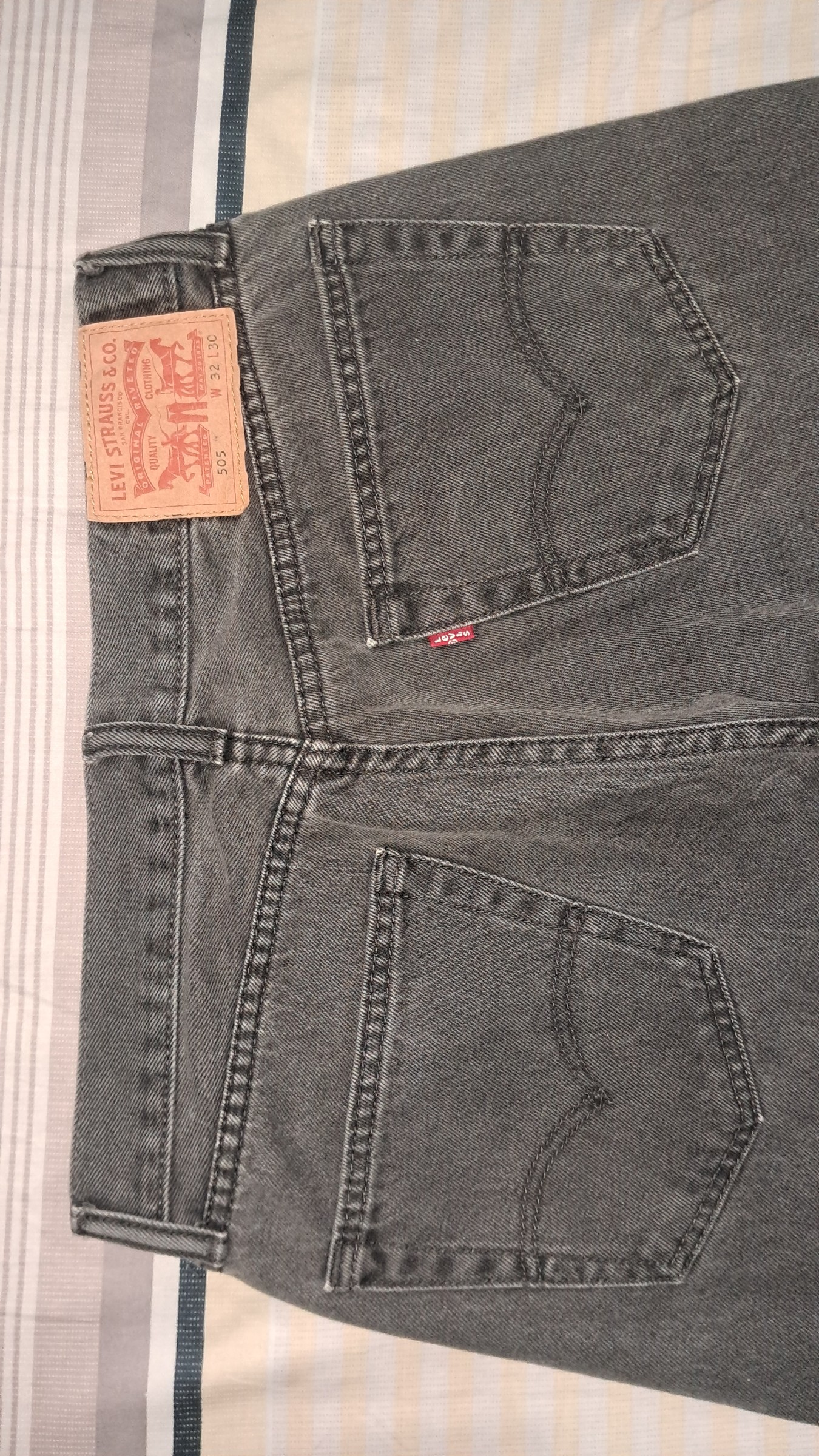 Original 505 Levi's non strechable mens jeans — pre-loved Bottoms on Slayyitt