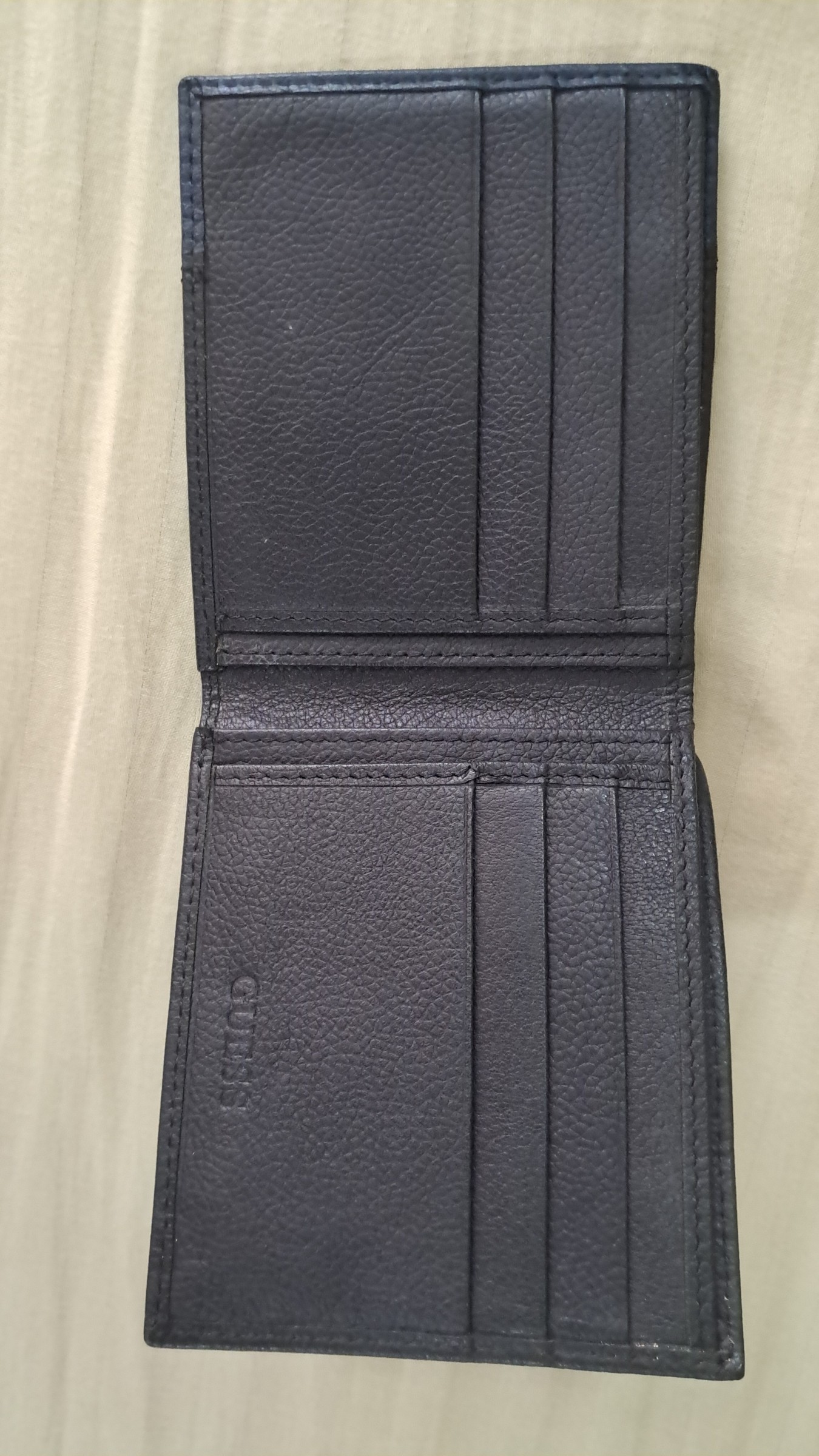 Guess mens leather wallet — pre-loved Accessories on Slayyitt