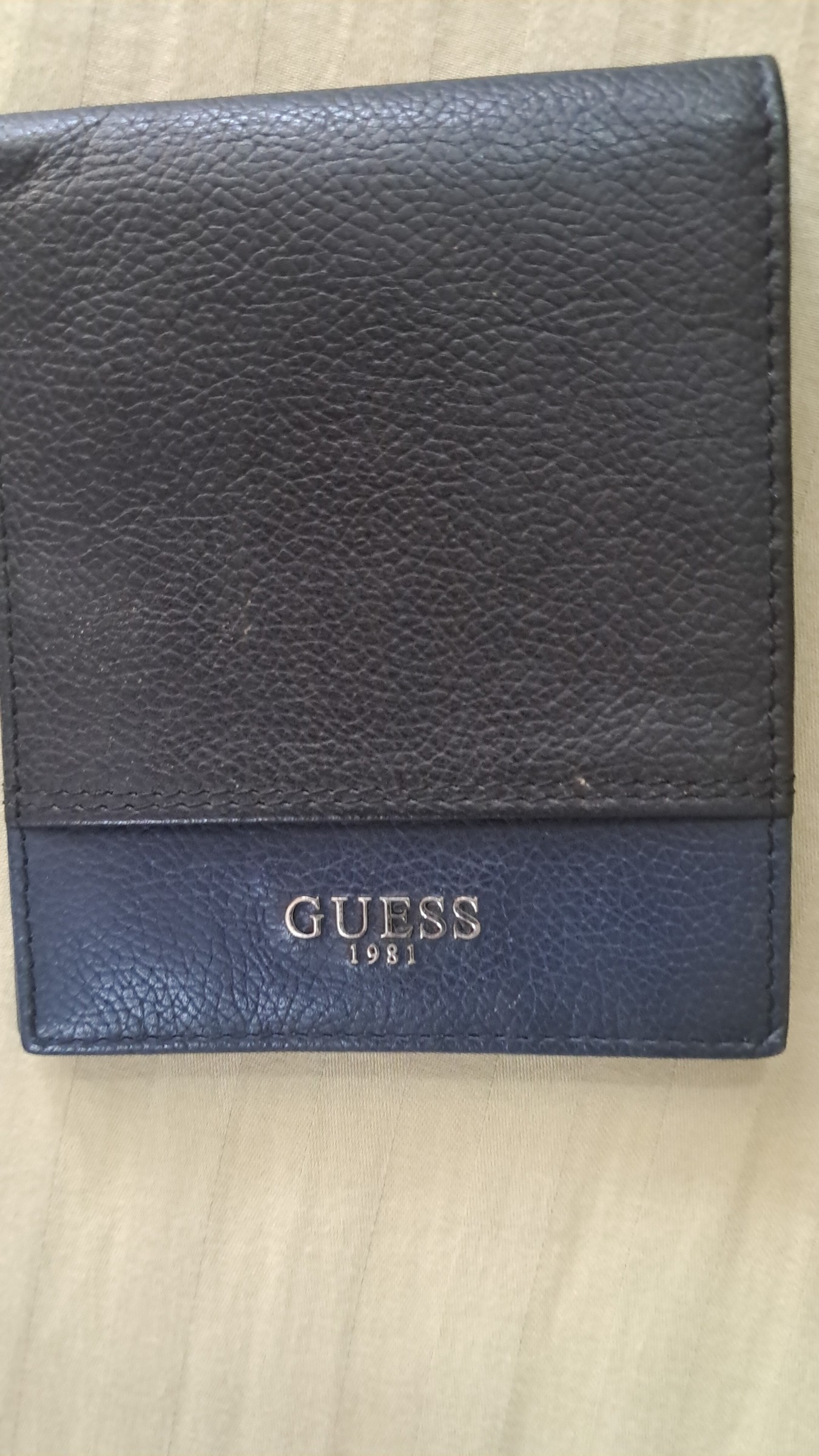 Guess mens leather wallet — pre-loved Accessories on Slayyitt