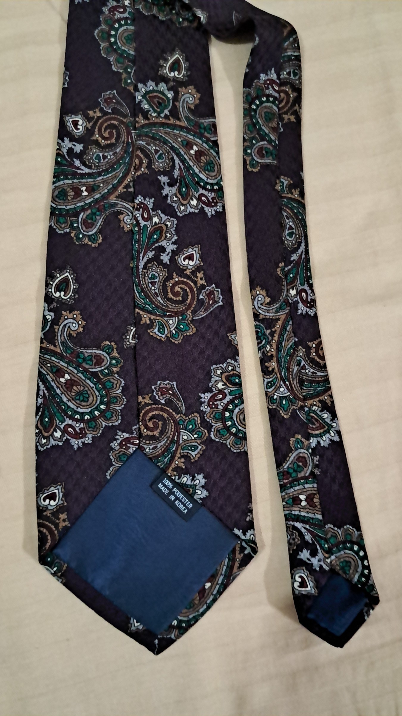 Maroon pattern necktie — pre-loved Accessories on Slayyitt