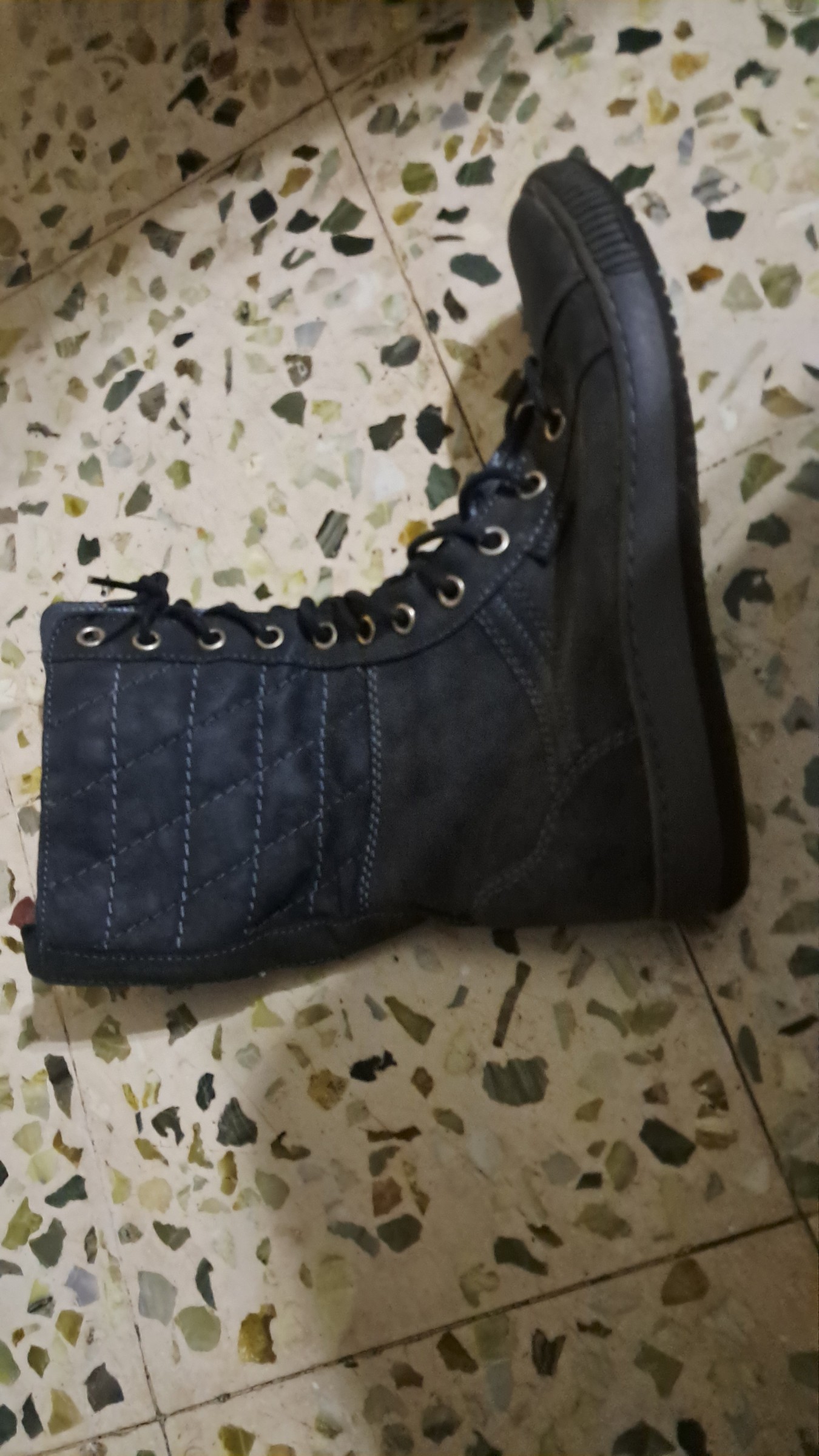 Clarks Grey boots — pre-loved Footwear on Slayyitt