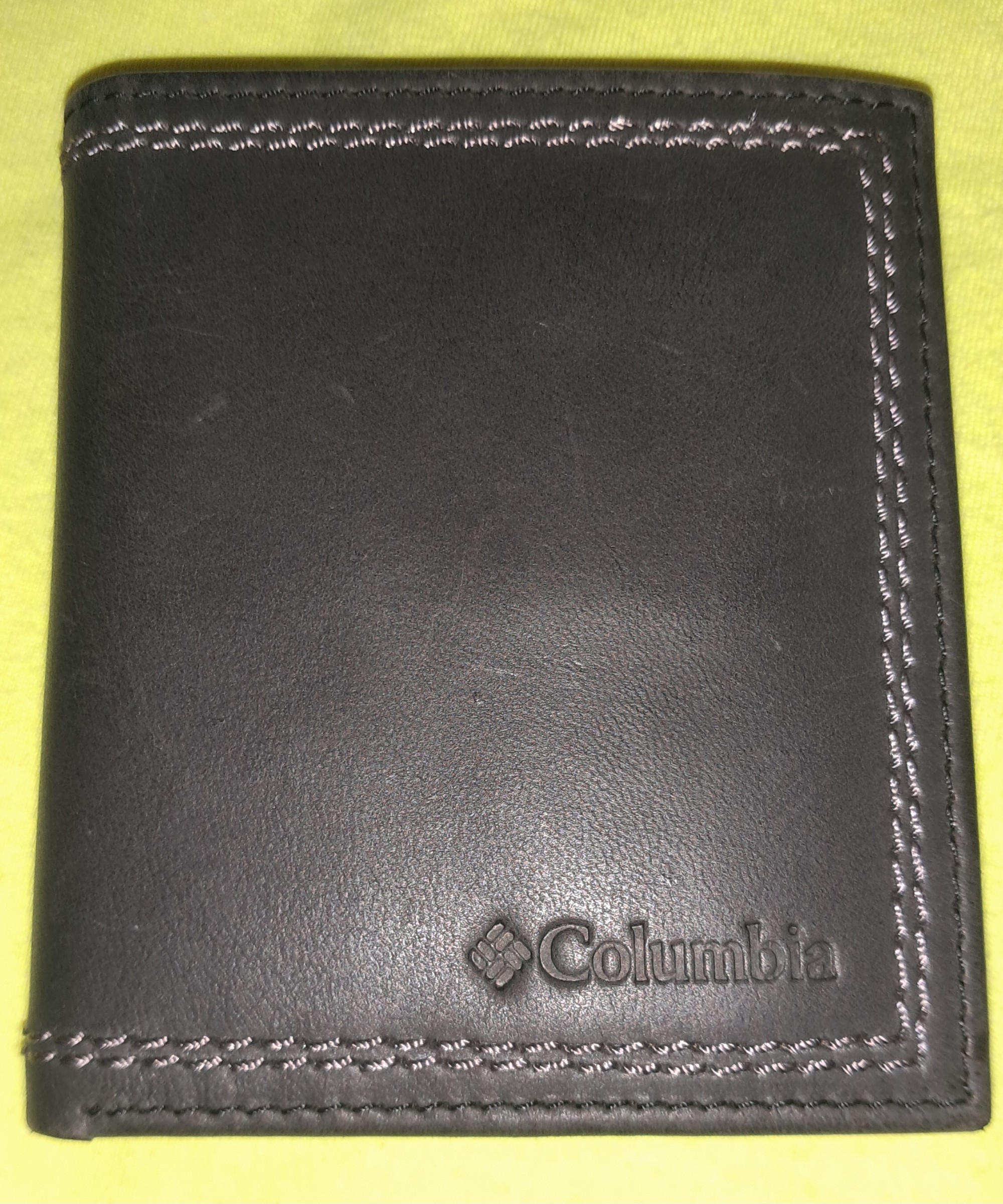 New Columbia soft leather wallet — pre-loved Accessories on Slayyitt