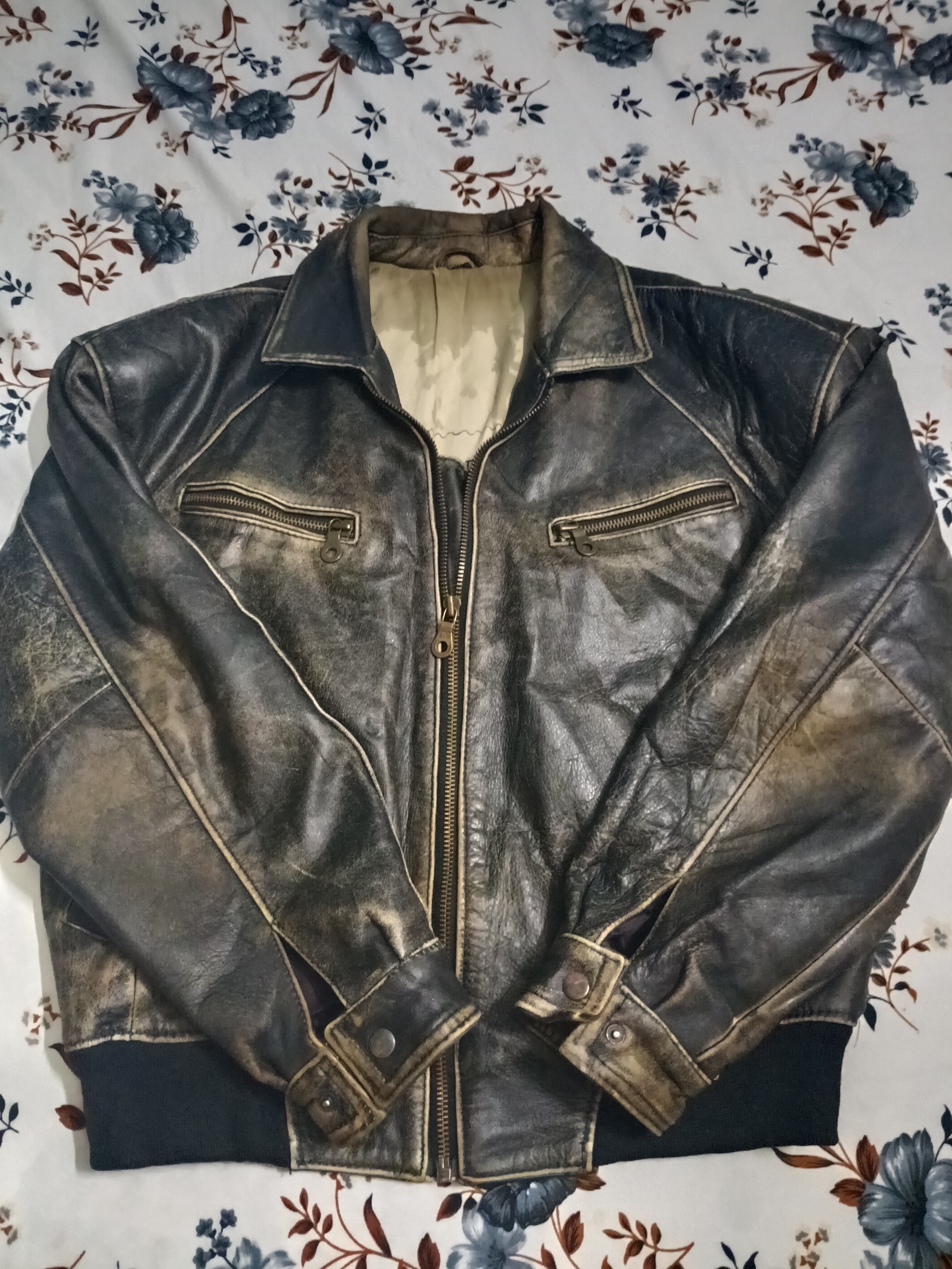 Leather jacket — pre-loved Vintage & Thrift on Slayyitt