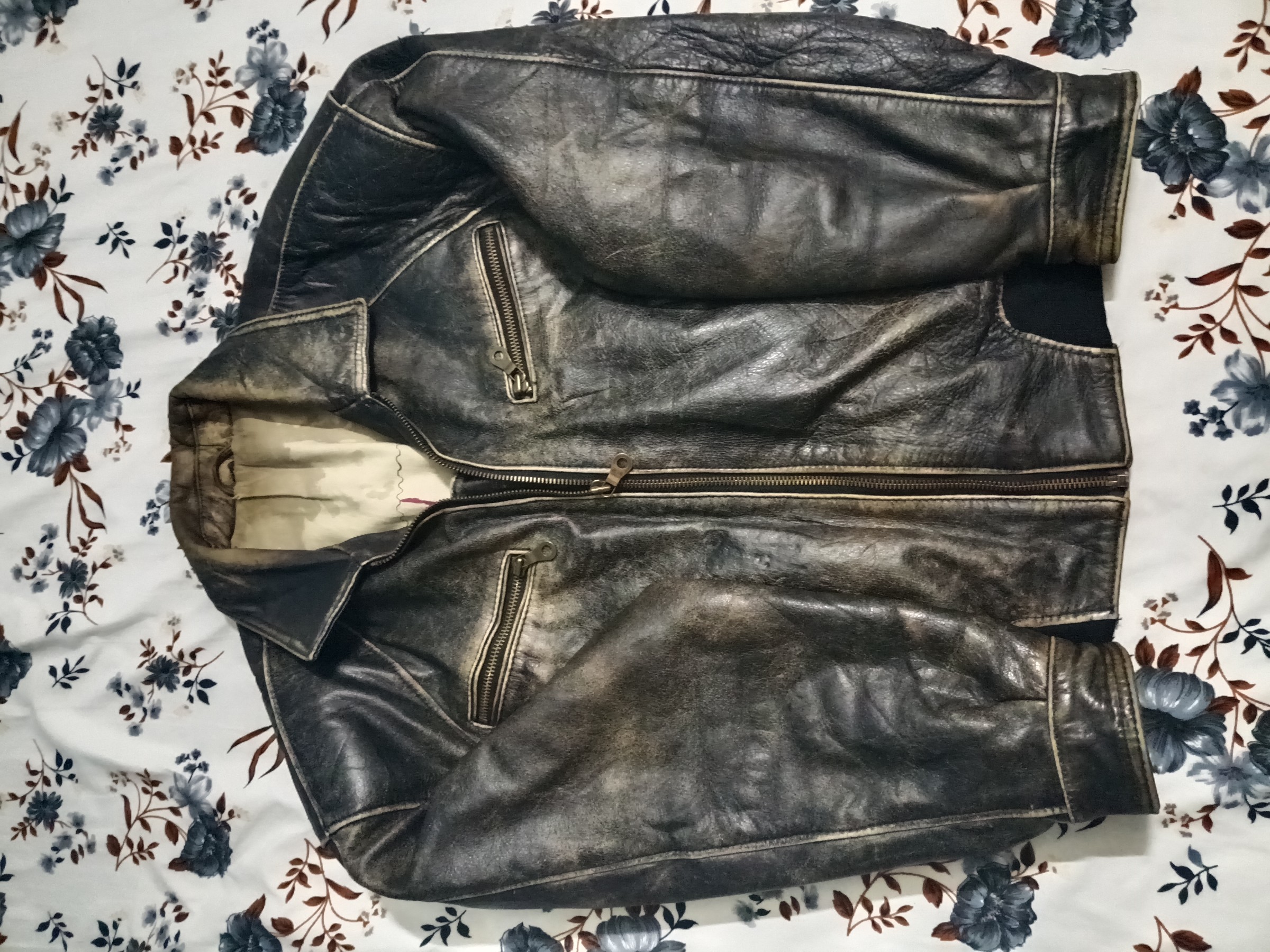 Leather jacket — pre-loved Vintage & Thrift on Slayyitt