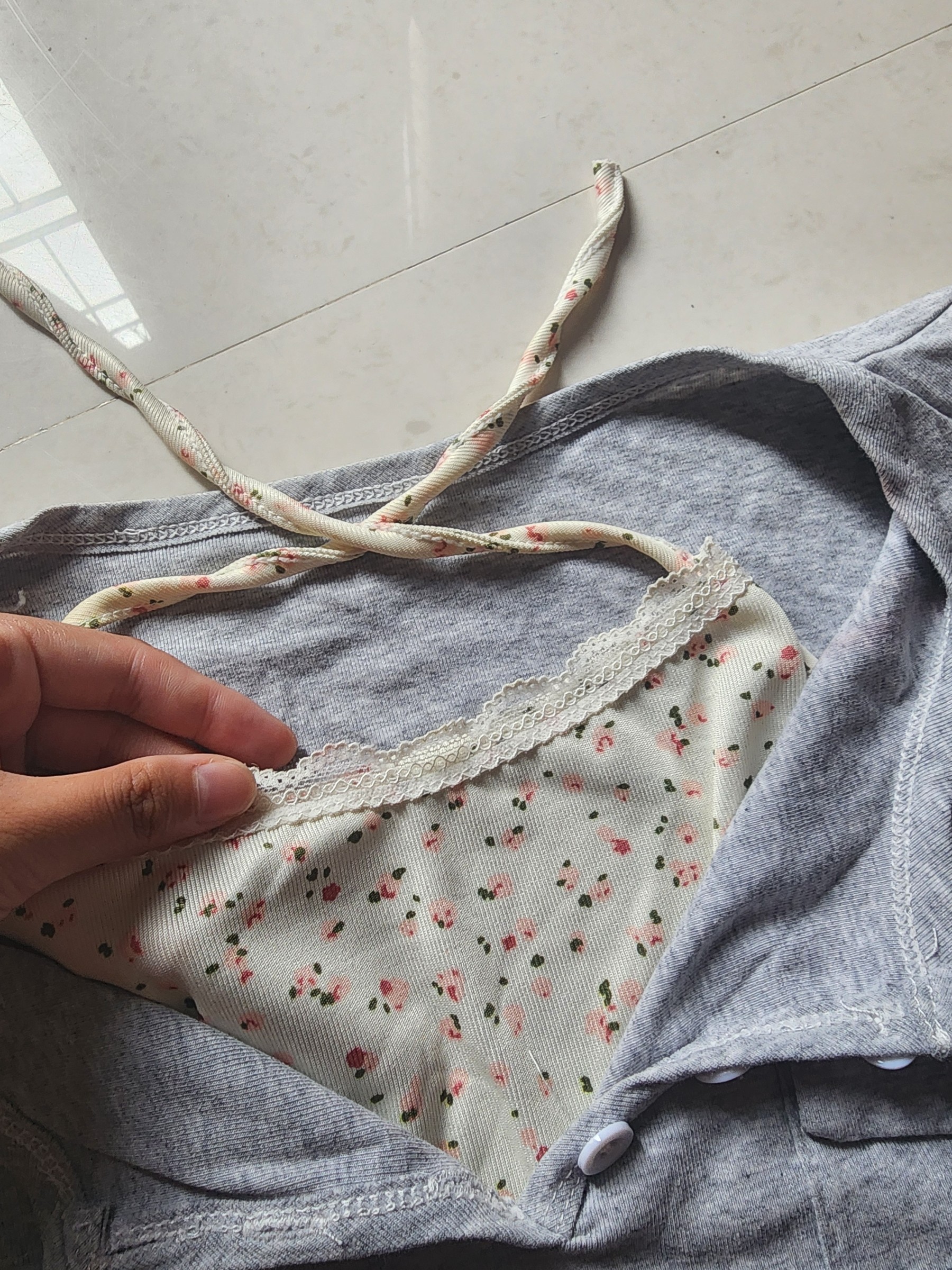 Cute laced grey top — pre-loved Tops on Slayyitt
