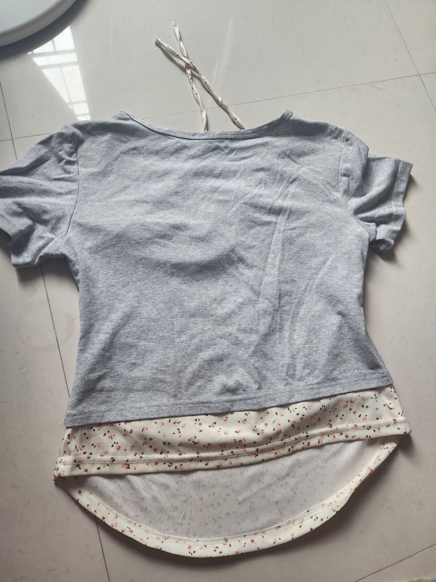 Cute laced grey top — pre-loved Tops on Slayyitt