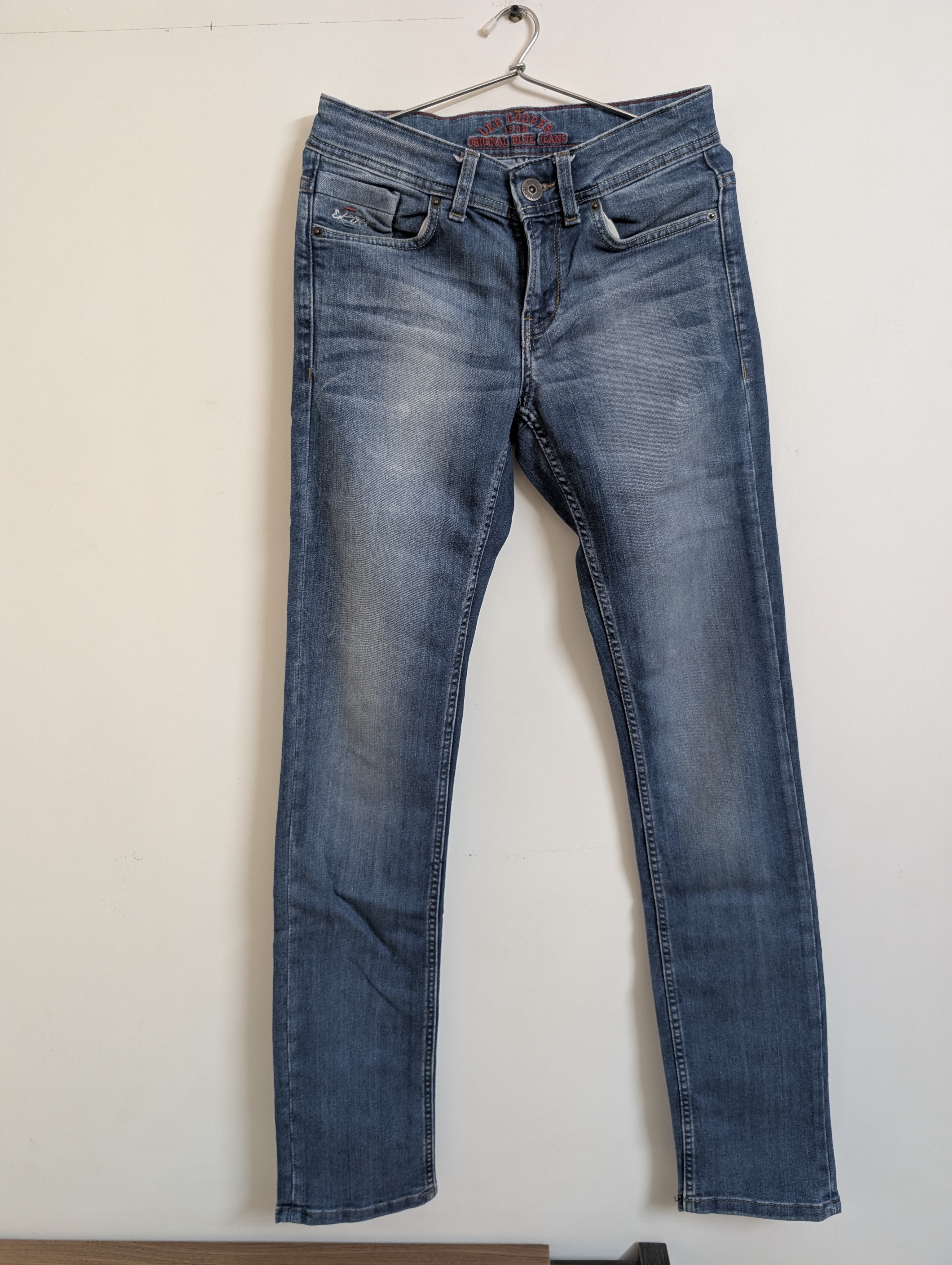 Blue denim jeans — pre-loved Bottoms on Slayyitt
