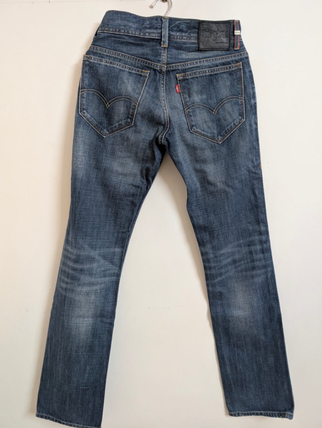 Blue denim jeans — pre-loved Bottoms on Slayyitt