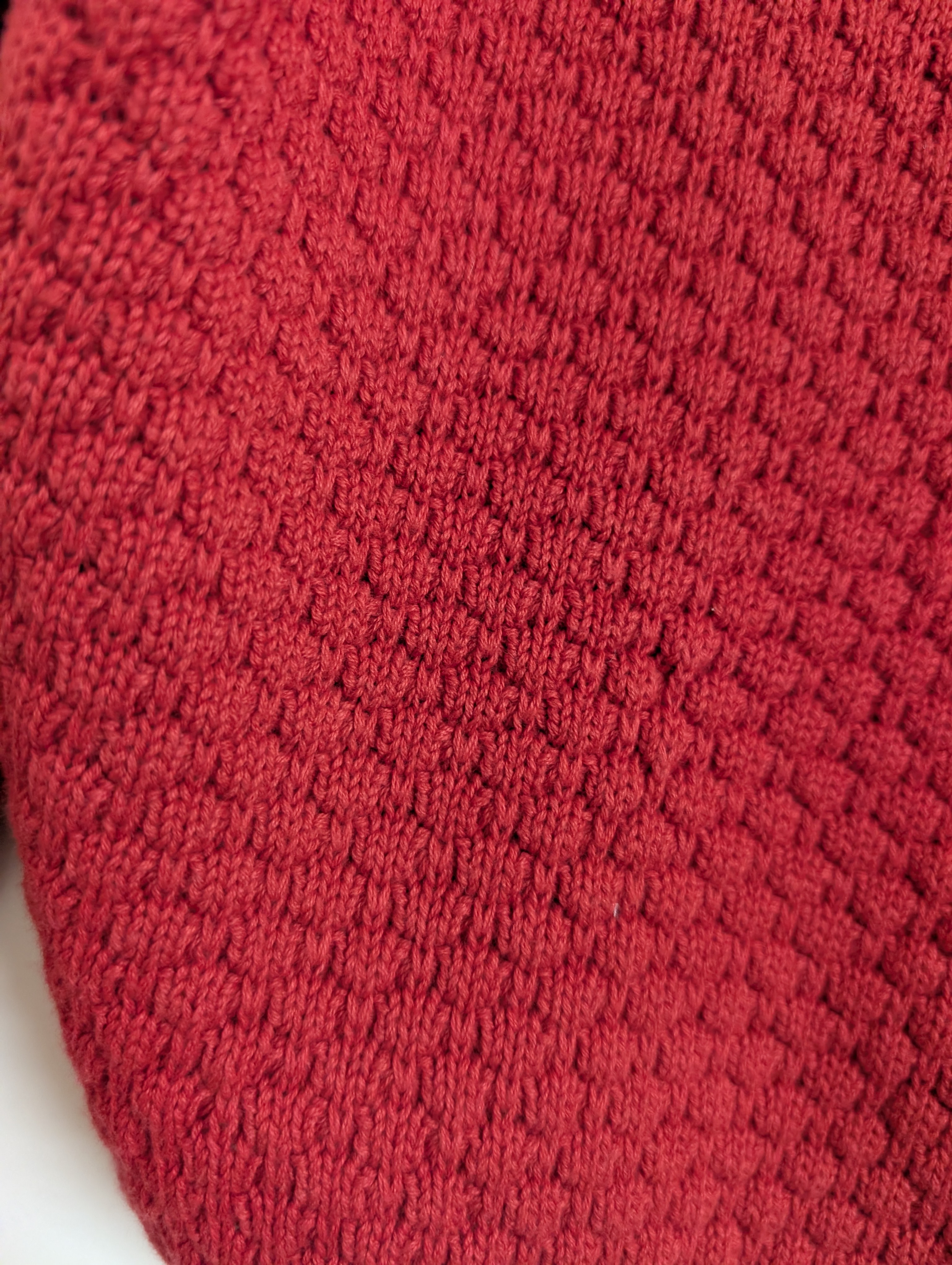 Red Textured Cropped Sweater — pre-loved Tops on Slayyitt
