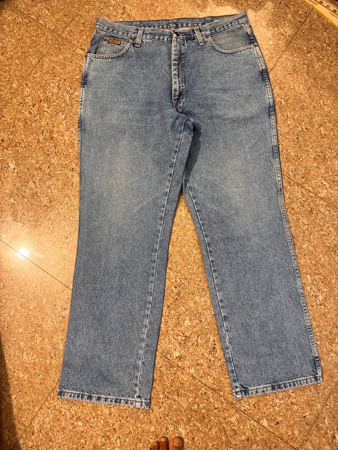 Classic Wrangler denim jeans — pre-loved Bottoms on Slayyitt