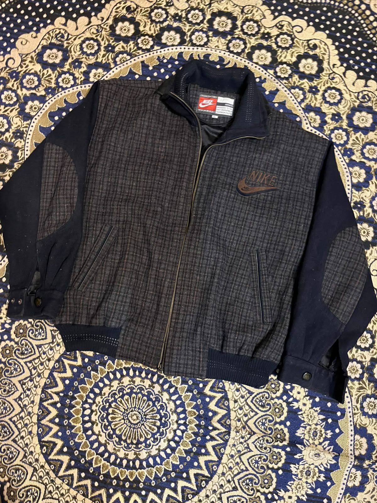 Nike 90 sports vintage jacket — pre-loved Vintage & Thrift on Slayyitt