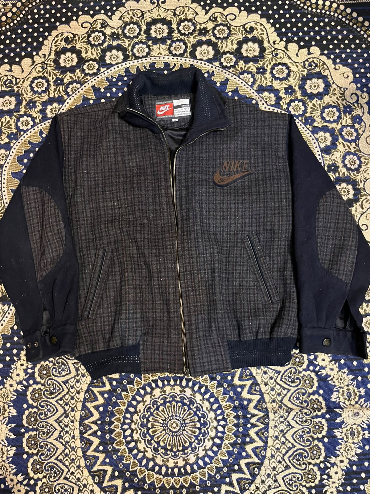 Nike 90 sports vintage jacket — pre-loved Vintage & Thrift on Slayyitt