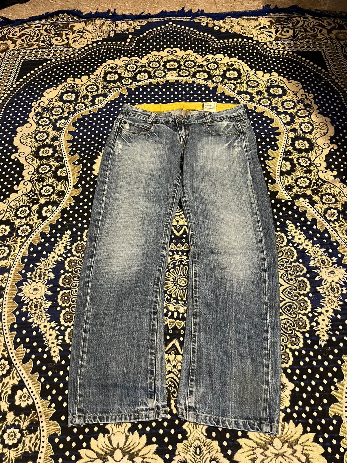 Straight bootcut jeans — pre-loved Bottoms on Slayyitt