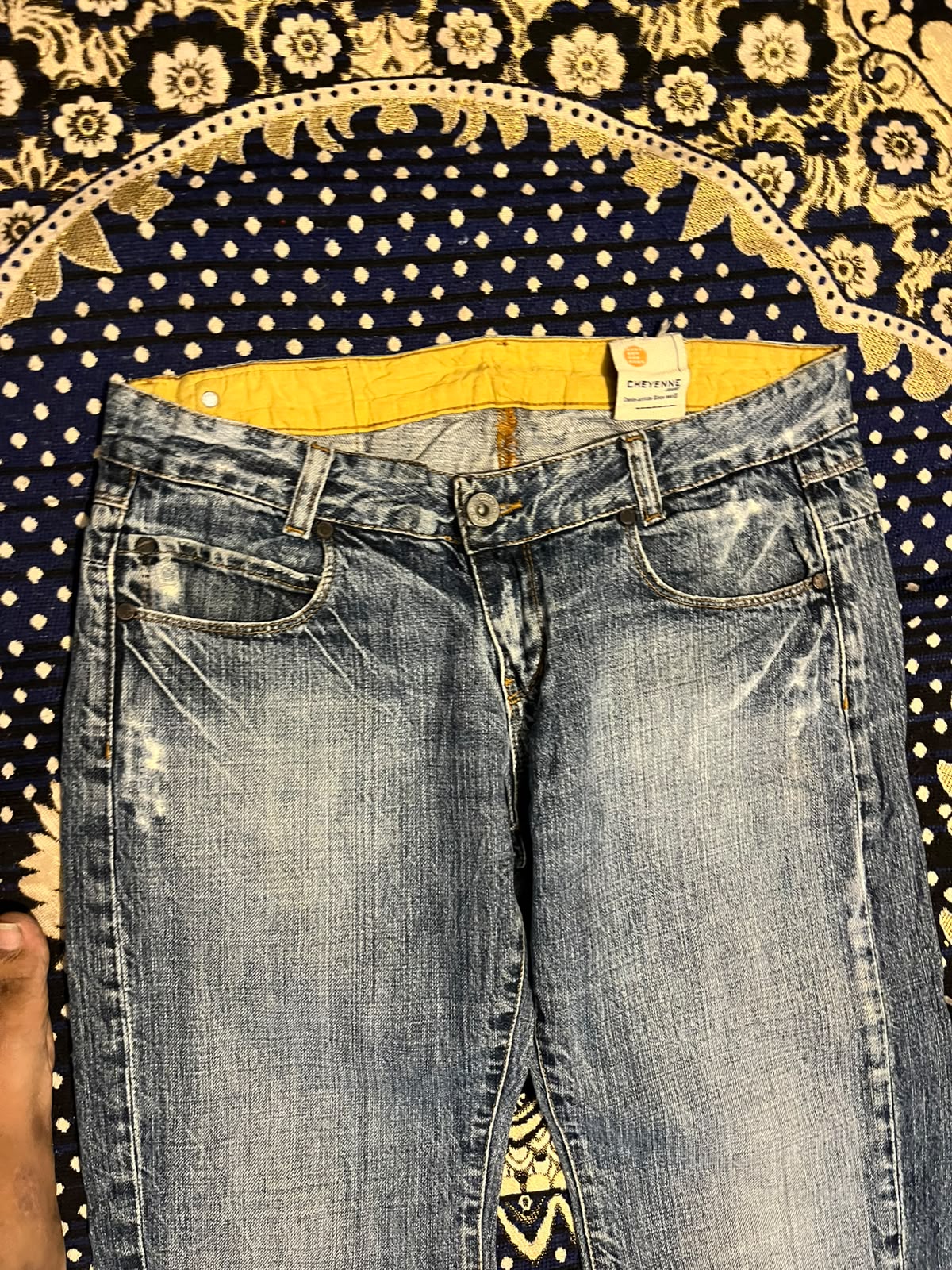 Straight bootcut jeans — pre-loved Bottoms on Slayyitt