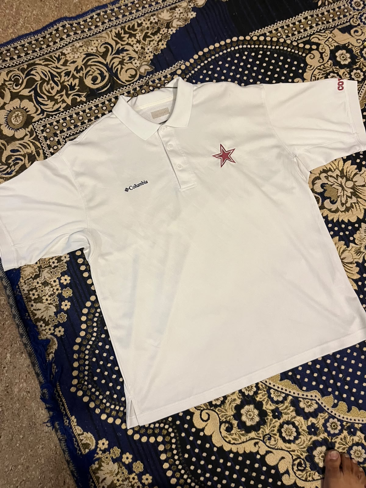 Columbia vintage t-shirt — pre-loved Vintage & Thrift on Slayyitt