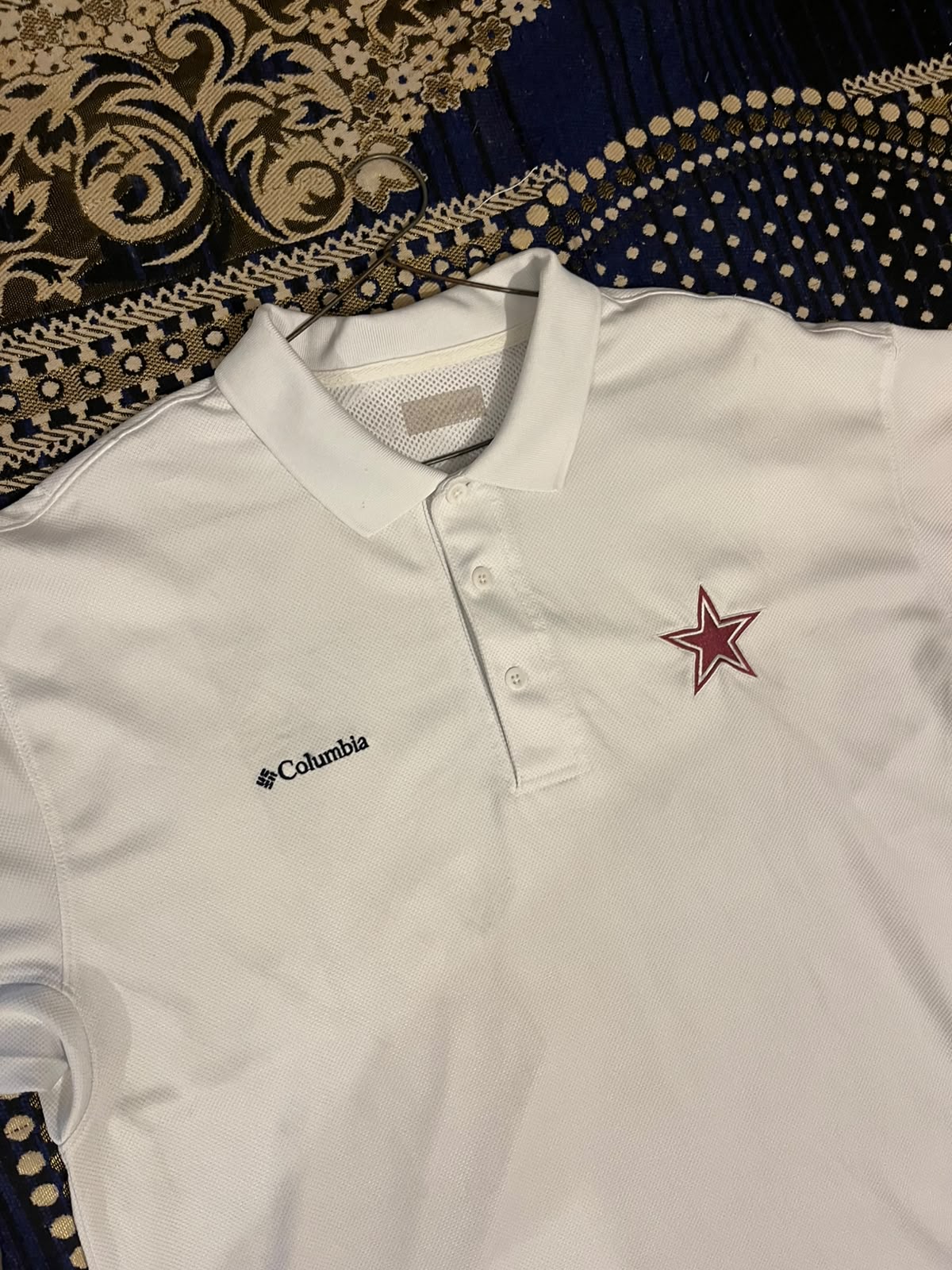 Columbia vintage t-shirt — pre-loved Vintage & Thrift on Slayyitt
