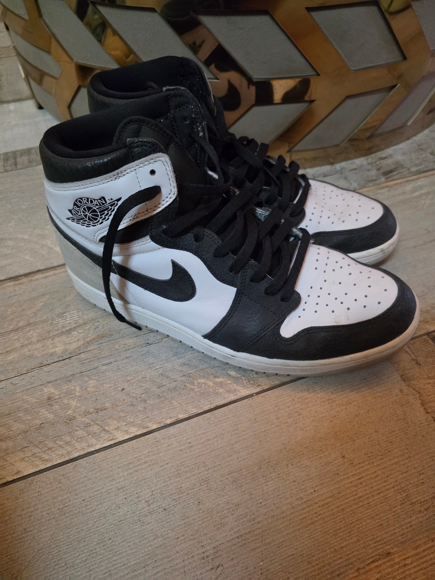 Nike Air Jordan 1 Retro High OG "Black/White" — pre-loved Footwear on Slayyitt