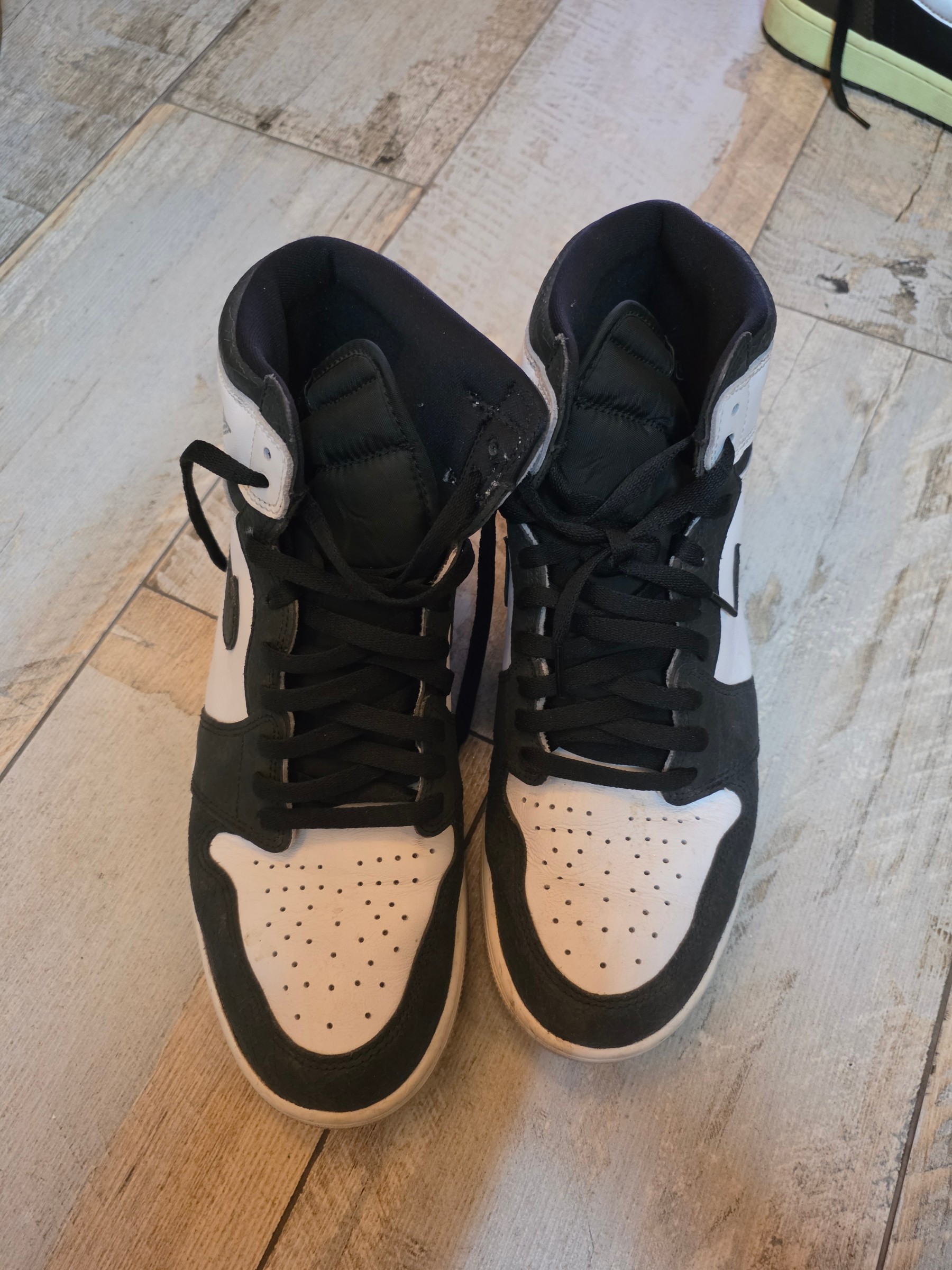 Nike Air Jordan 1 Retro High OG "Black/White" — pre-loved Footwear on Slayyitt