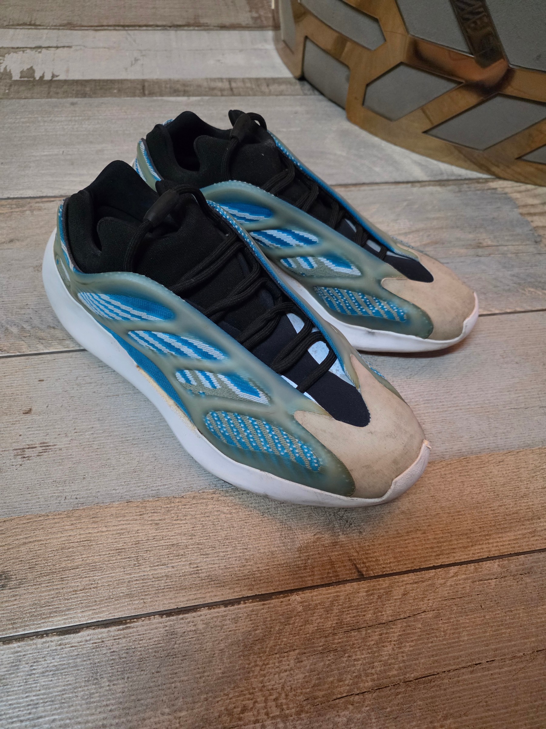Adidas Yeezy 700 V3 Arzareth — pre-loved Footwear on Slayyitt