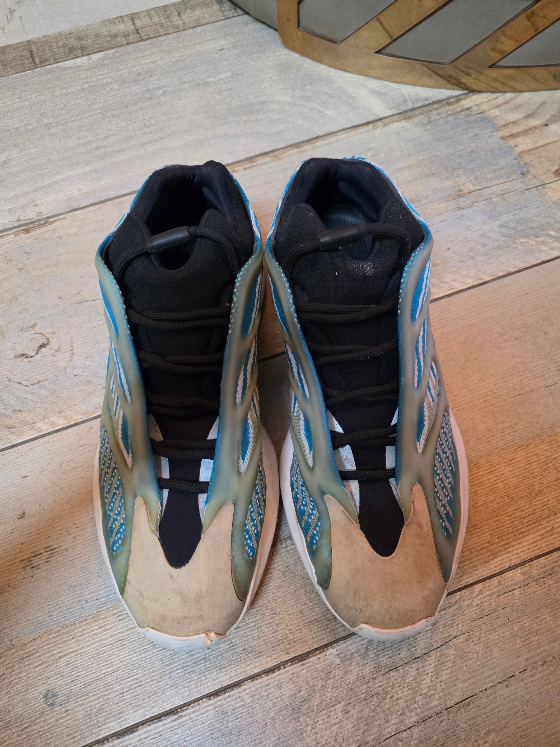 Adidas Yeezy 700 V3 Arzareth — pre-loved Footwear on Slayyitt