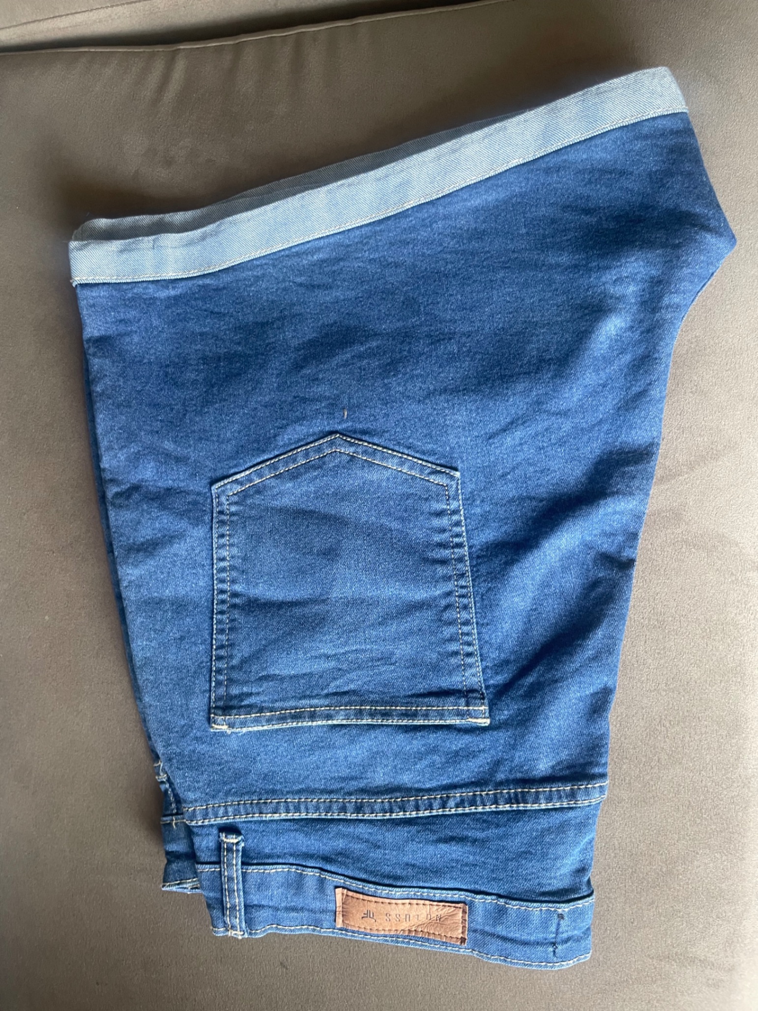 Authentic jeans short — pre-loved Bottoms on Slayyitt