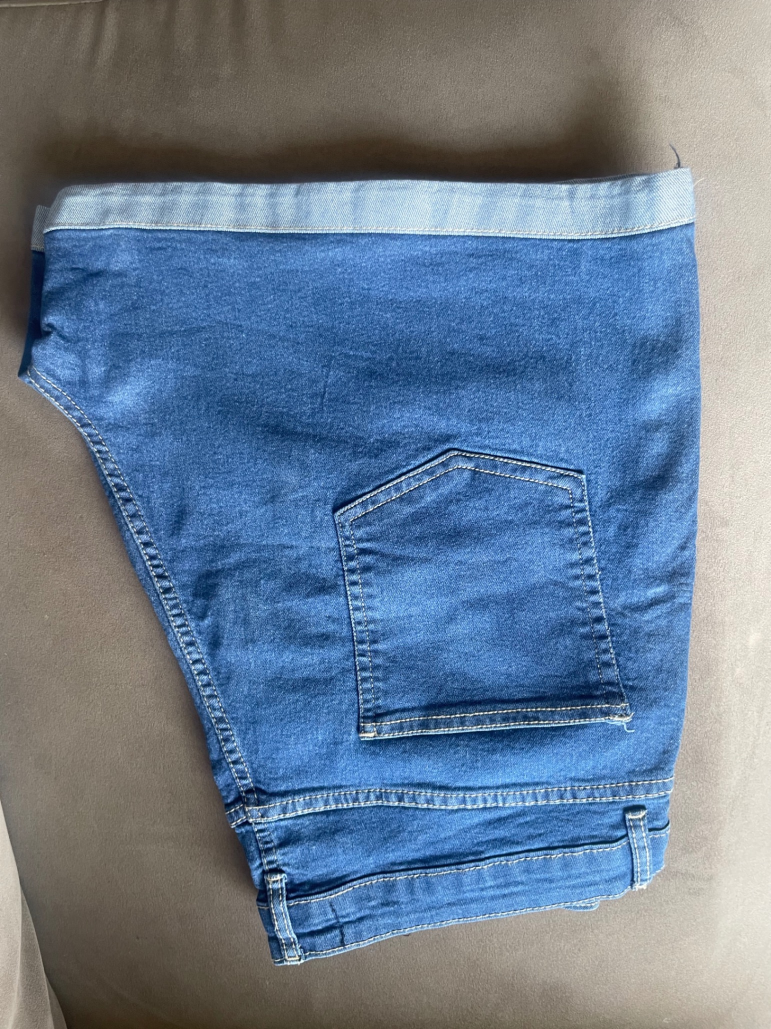 Authentic jeans short — pre-loved Bottoms on Slayyitt
