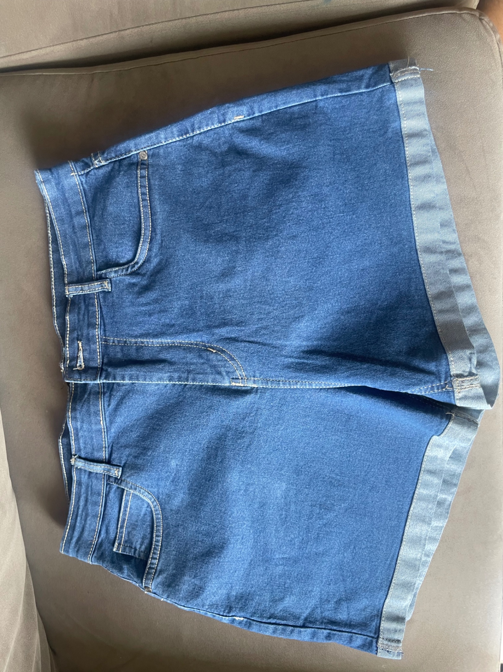 Authentic jeans short — pre-loved Bottoms on Slayyitt