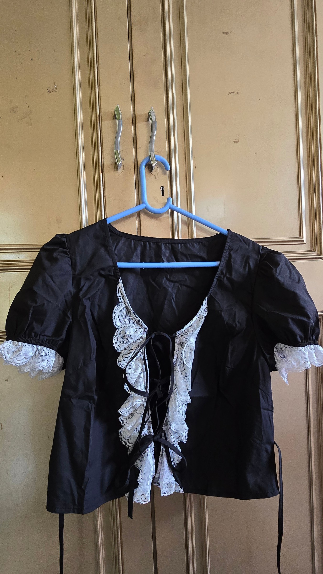 BLACK LACE TIEUP CROP TOP — pre-loved Tops on Slayyitt