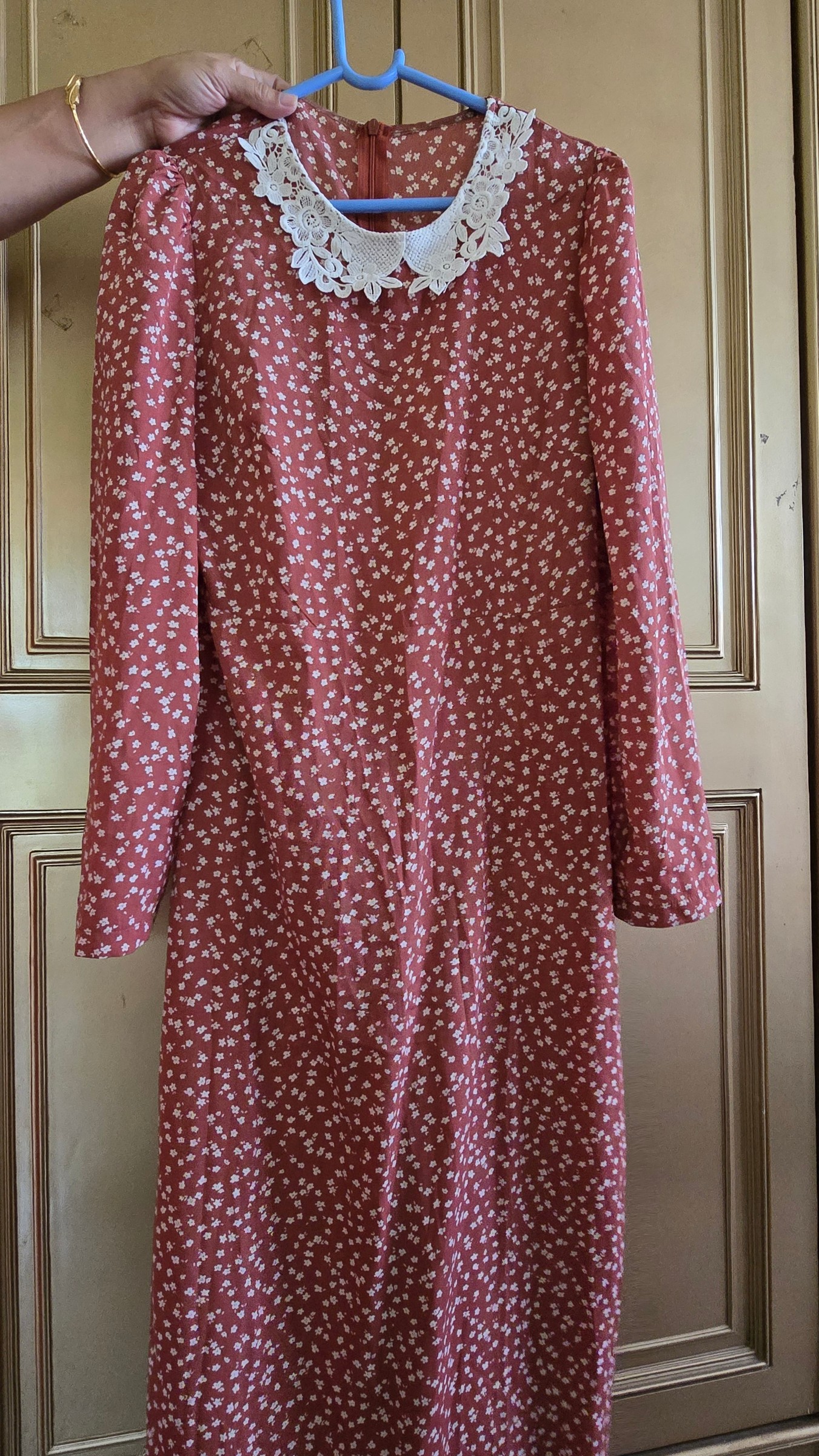 FLORAL PRINT DRESS WITH LACE COLLAR — pre-loved Dresses & One-Pieces on Slayyitt