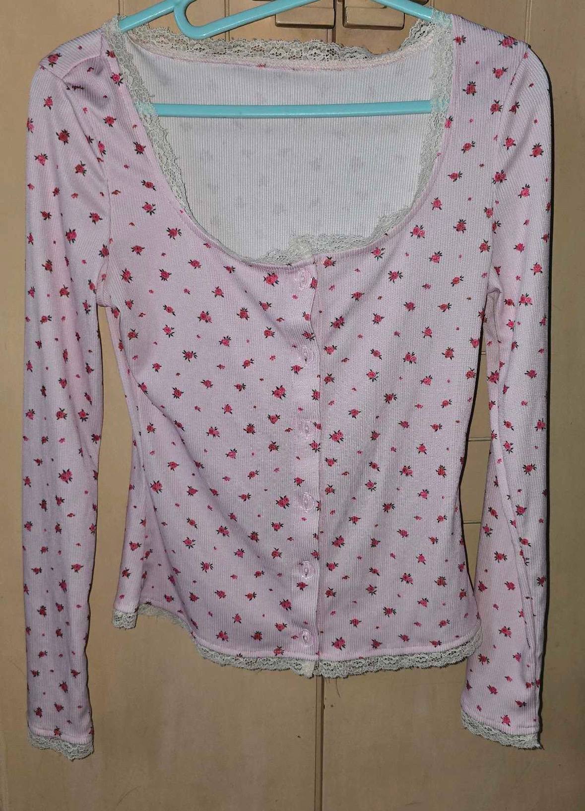 Pink Floral Button Up Top — pre-loved Tops on Slayyitt