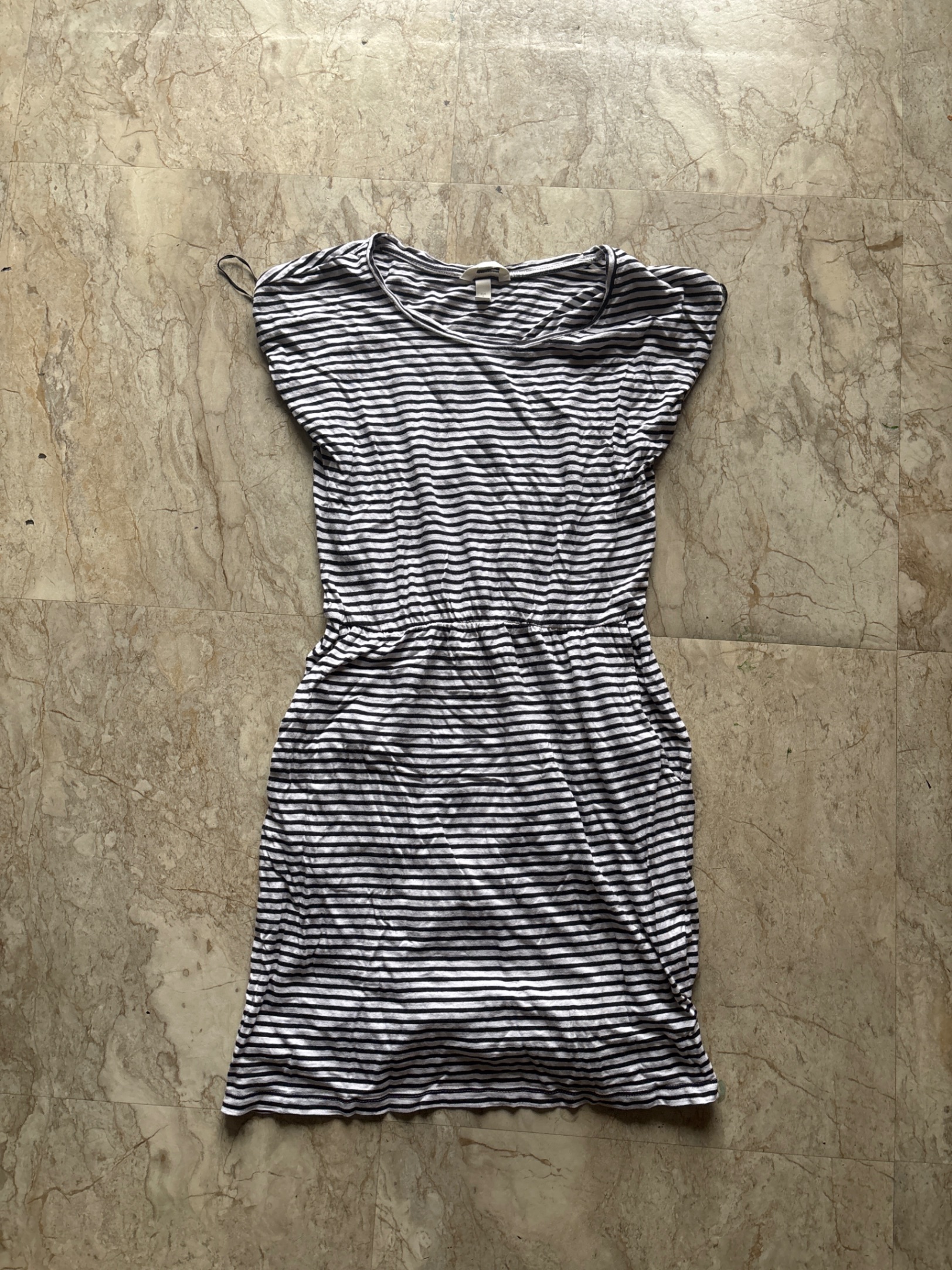 H&M short dress — pre-loved Dresses & One-Pieces on Slayyitt