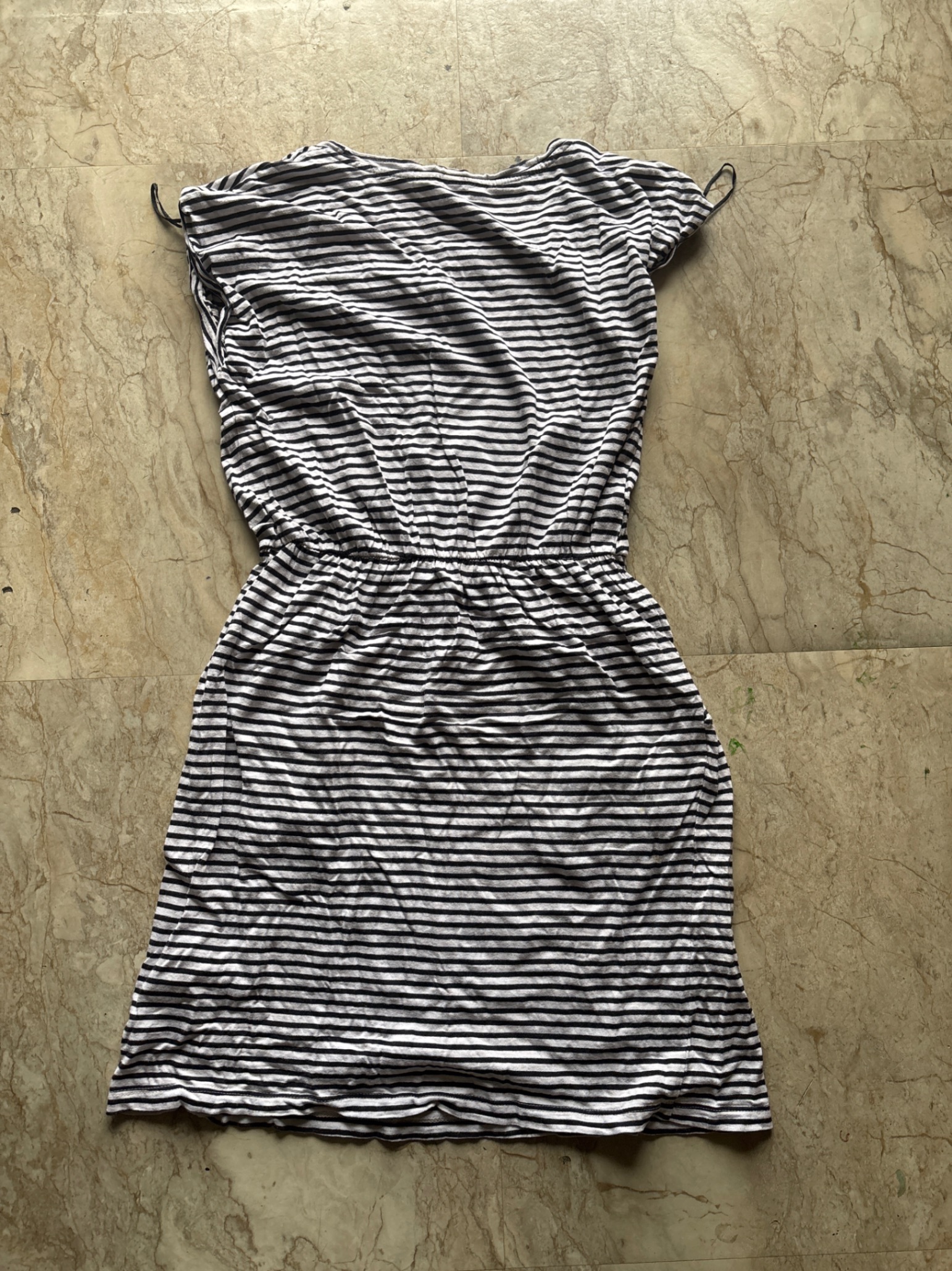 H&M short dress — pre-loved Dresses & One-Pieces on Slayyitt