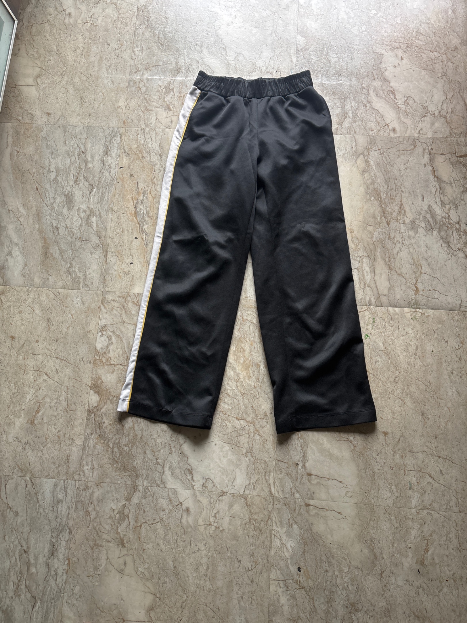 H&M track pant — pre-loved Bottoms on Slayyitt