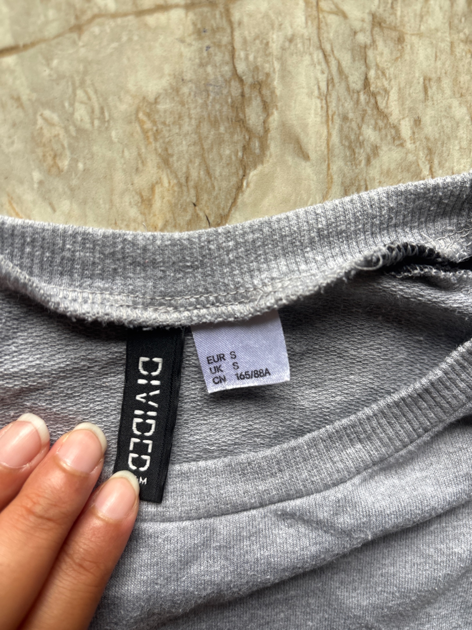 Cropped full sleeves loose pull over — pre-loved Tops on Slayyitt