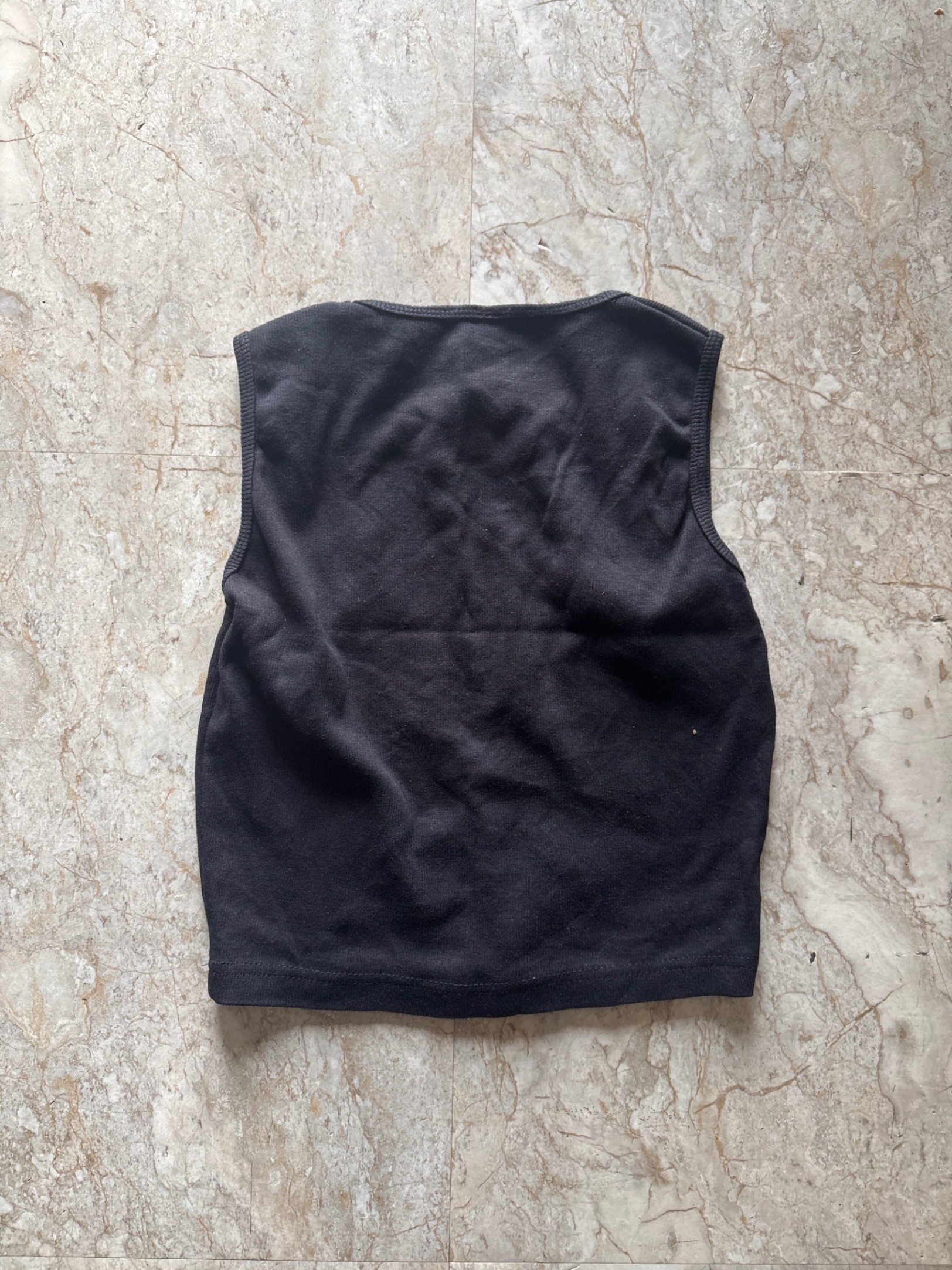 Ribbed black sleeveless cropped top — pre-loved Tops on Slayyitt