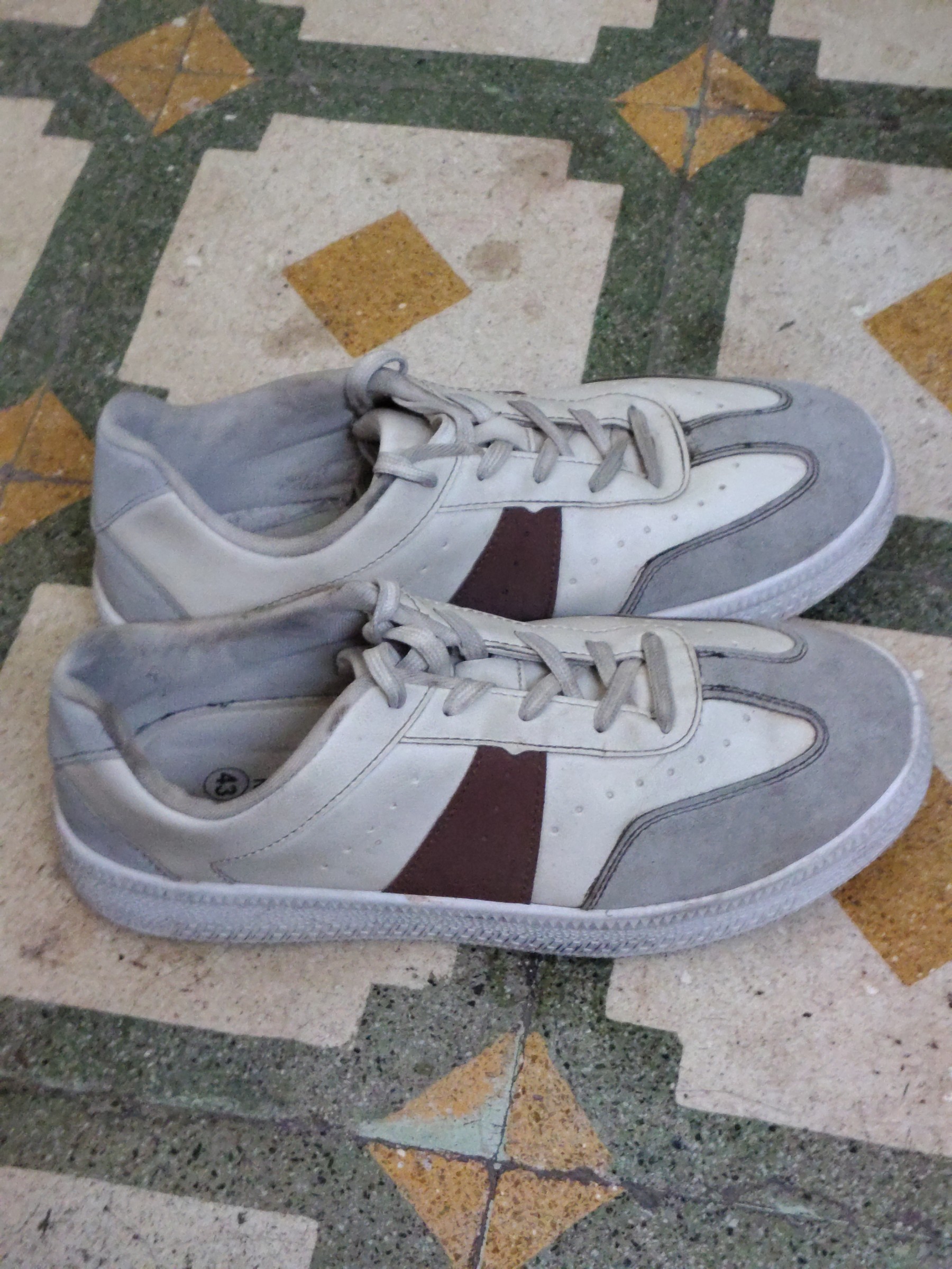 Fancy sneakers — pre-loved Footwear on Slayyitt