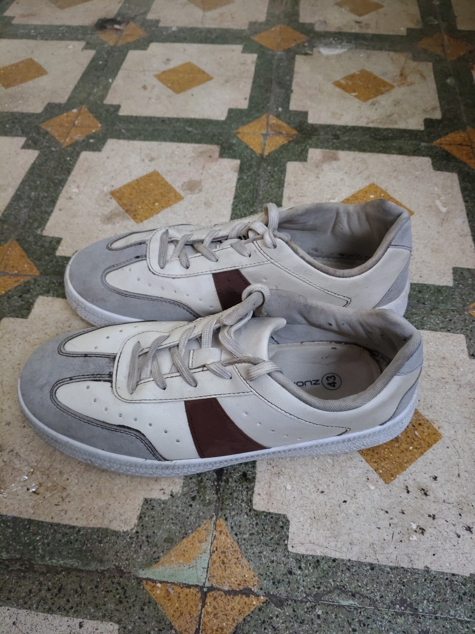 Fancy sneakers — pre-loved Footwear on Slayyitt