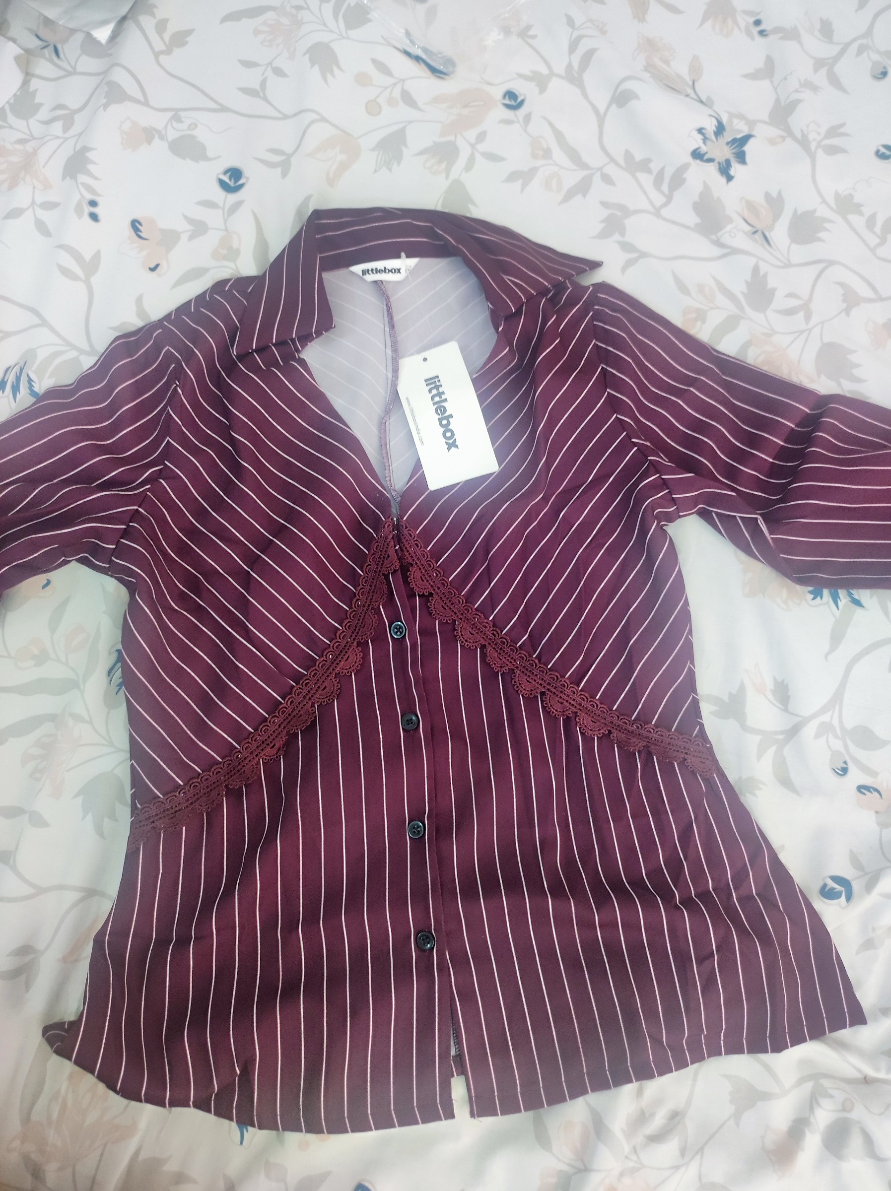 Fitted shirt — pre-loved Tops on Slayyitt