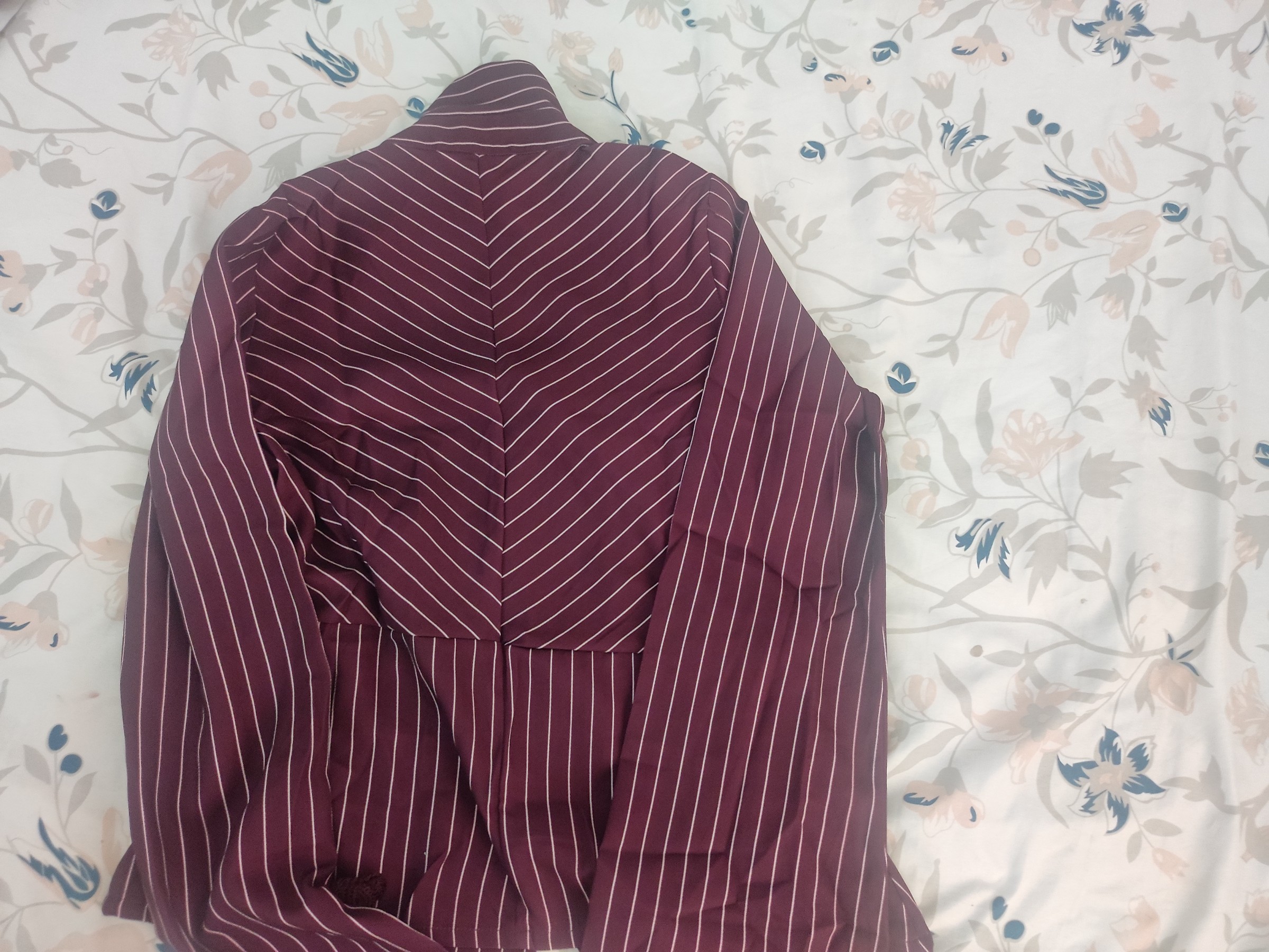 Fitted shirt — pre-loved Tops on Slayyitt
