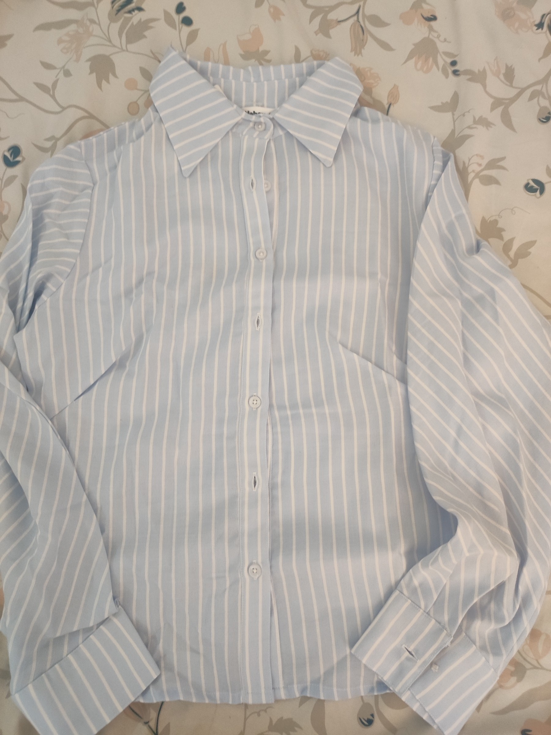 Blue fitted shirt — pre-loved Tops on Slayyitt